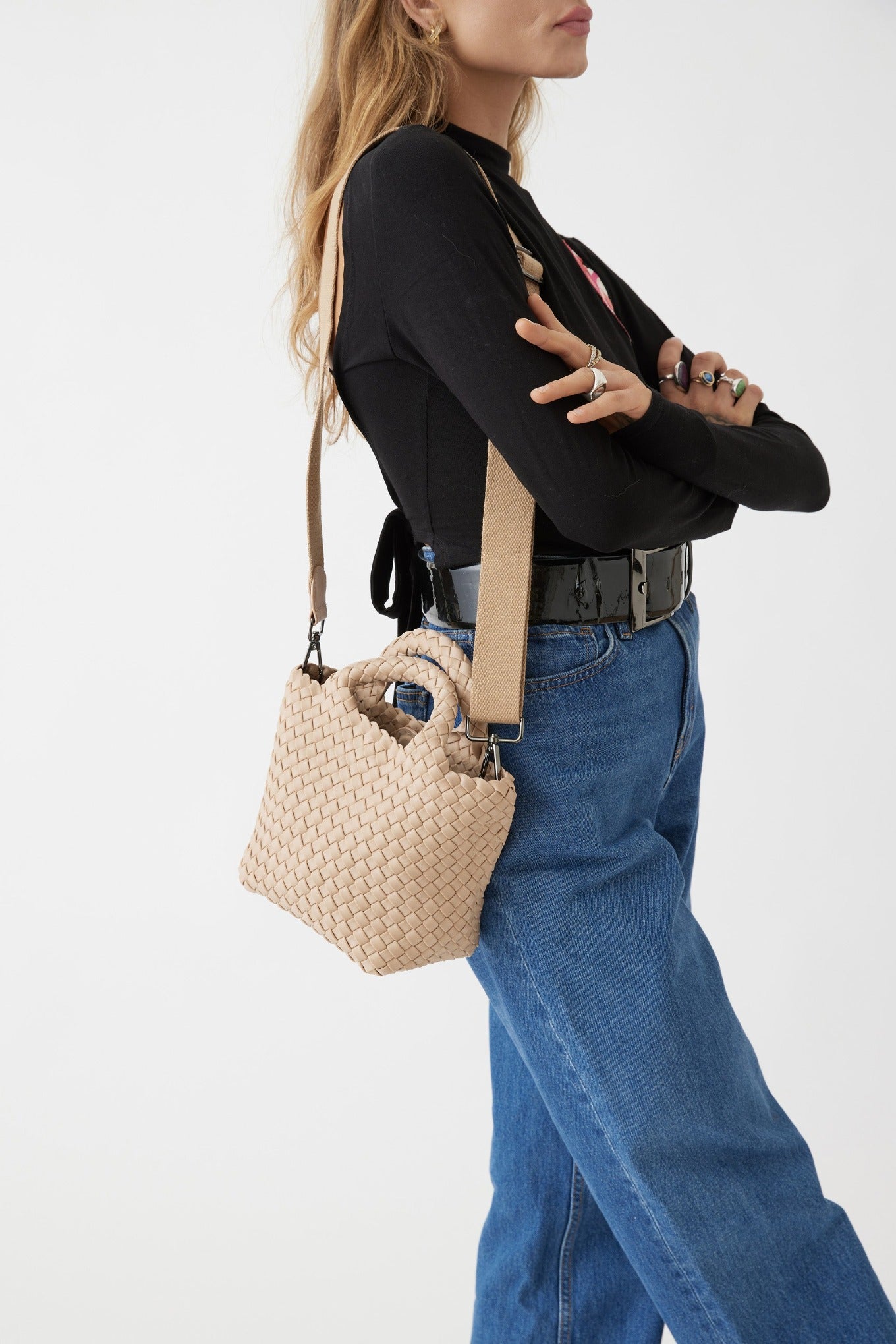 Andreina Lupe crossbody bag handwoven in cream.