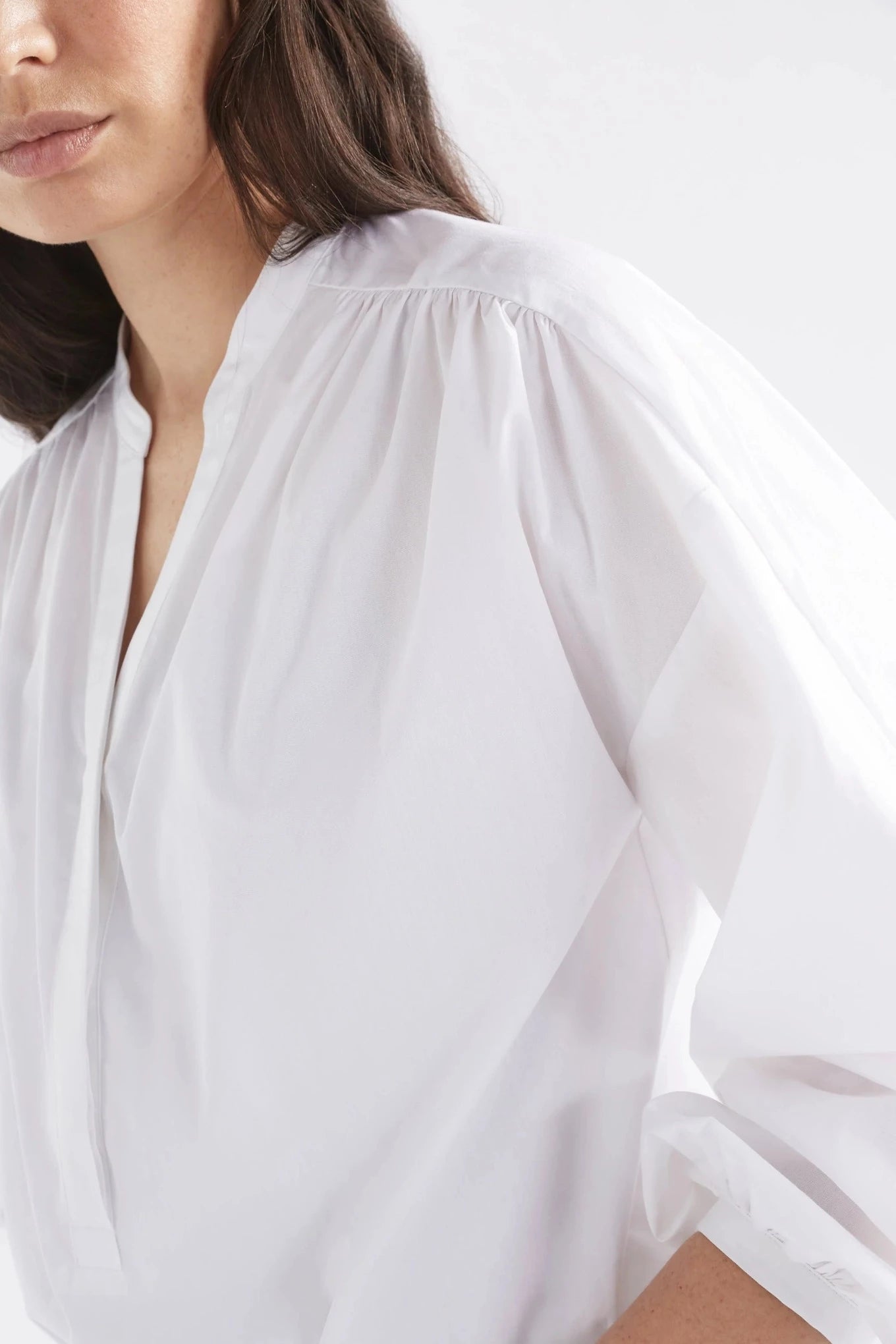 Elk the label Deze white cotton poplin shirt, balloon sleeve.