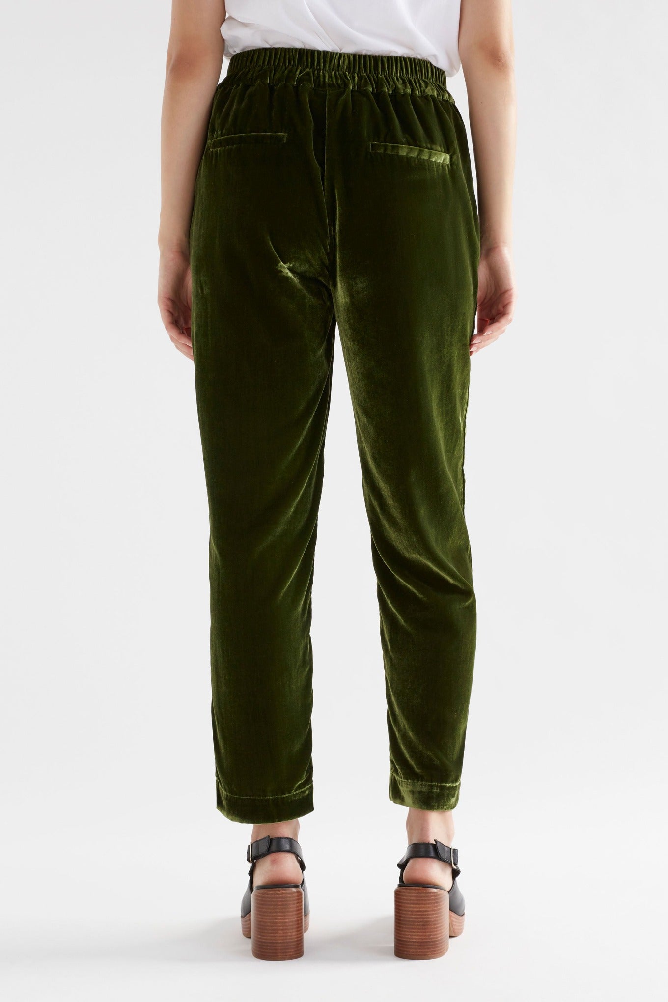 Elk Suuri velvet pant in moss green.