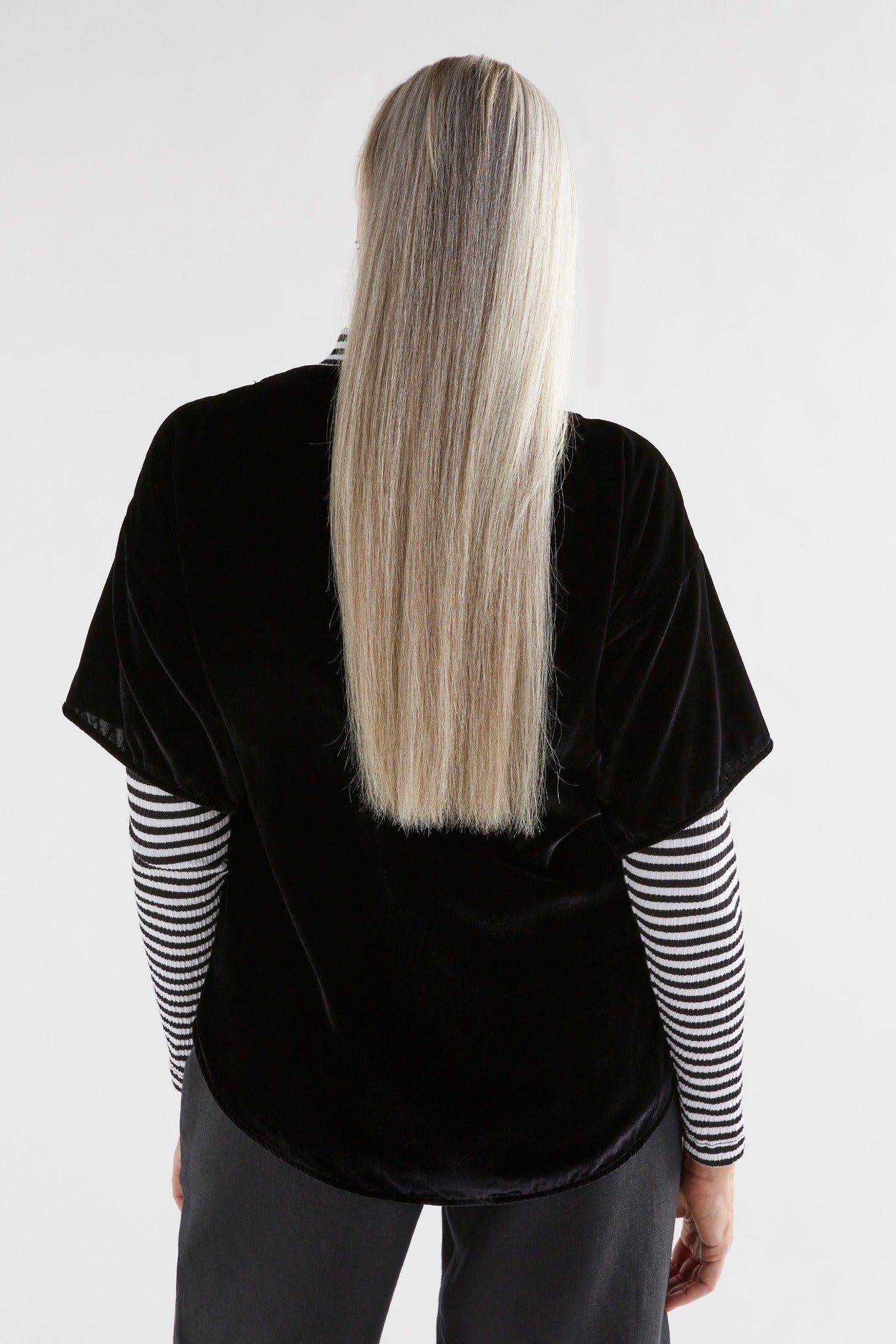 Elk Suuri round neck velvet top in black.