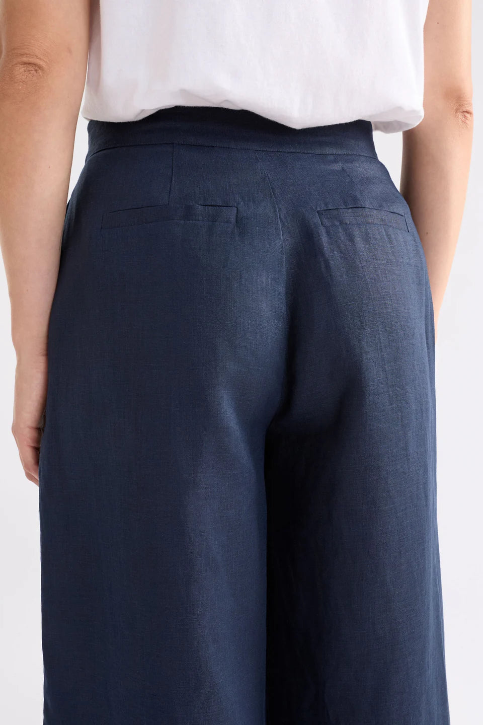Elk Anneli light linen pants in moonlight navy blue.