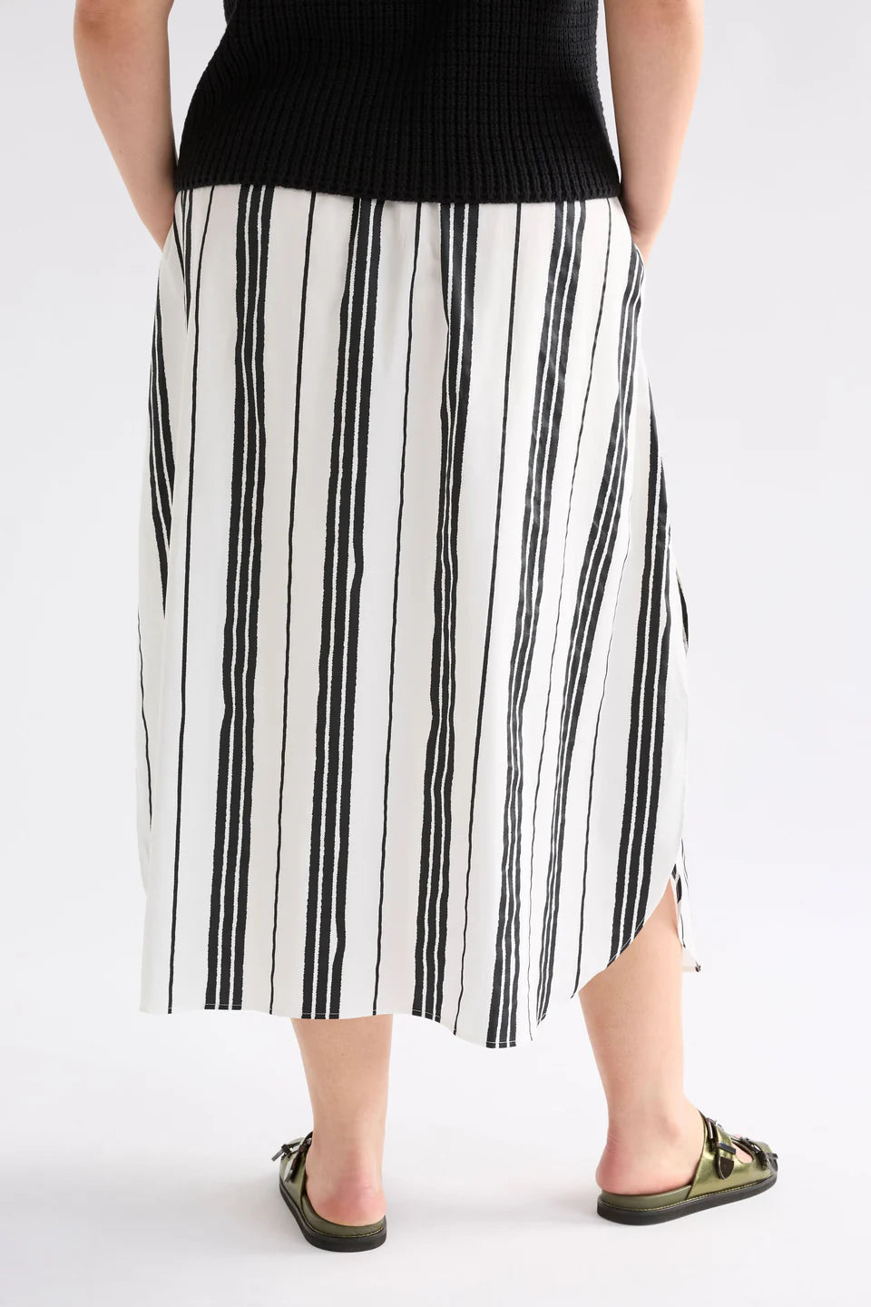 Elk organic cotton Fez skirt white with black stripes.