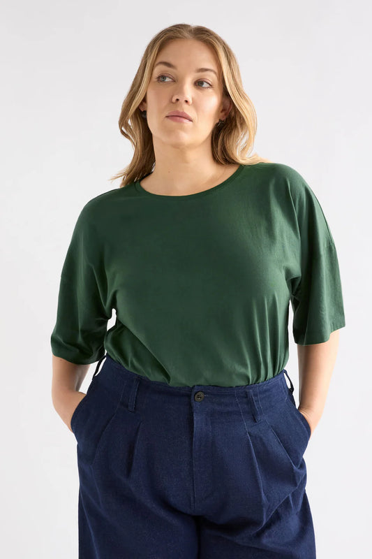 Elk Kovaa tee organic cotton in Fir forest green.