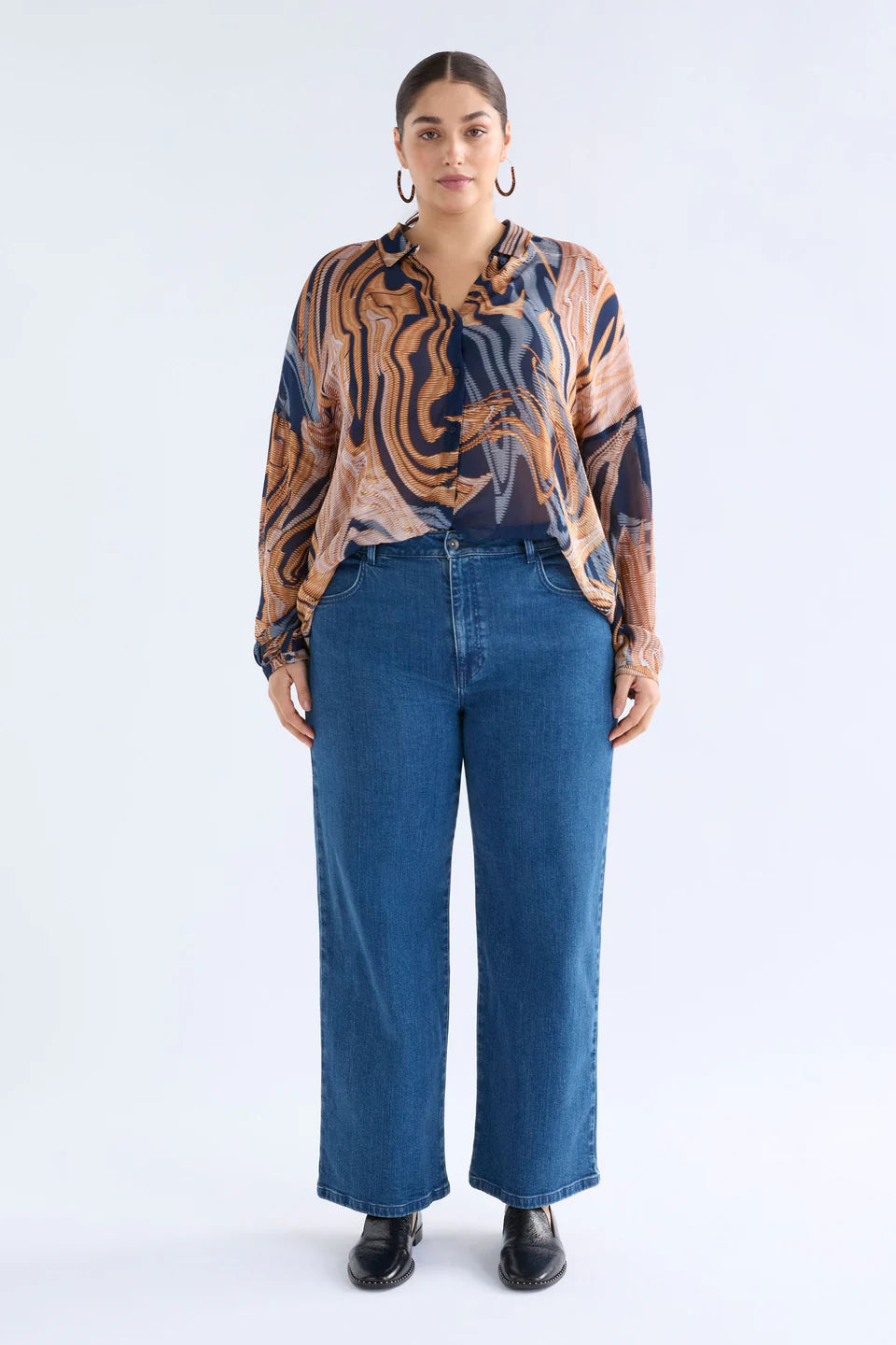 Elk Eir shirt in abstract neutrals print on navy base.