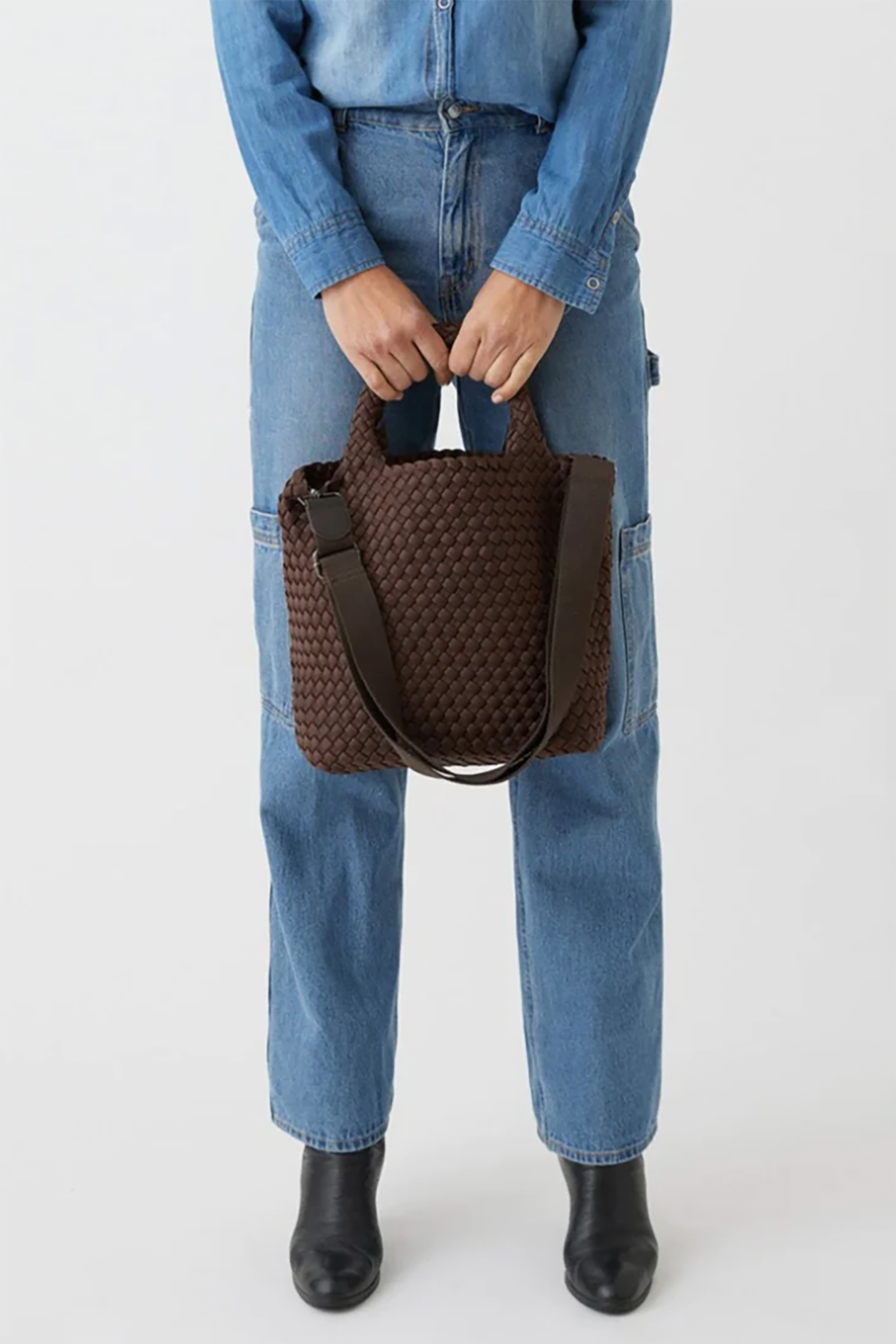 Andreina handmade Ciudad cross body tote bag in chestnut brown.