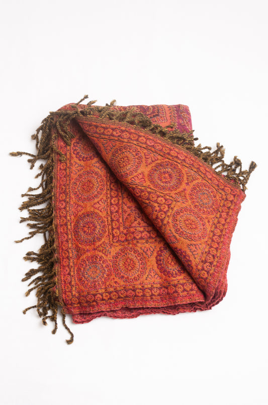 Tasseled wool throw - magenta daisy