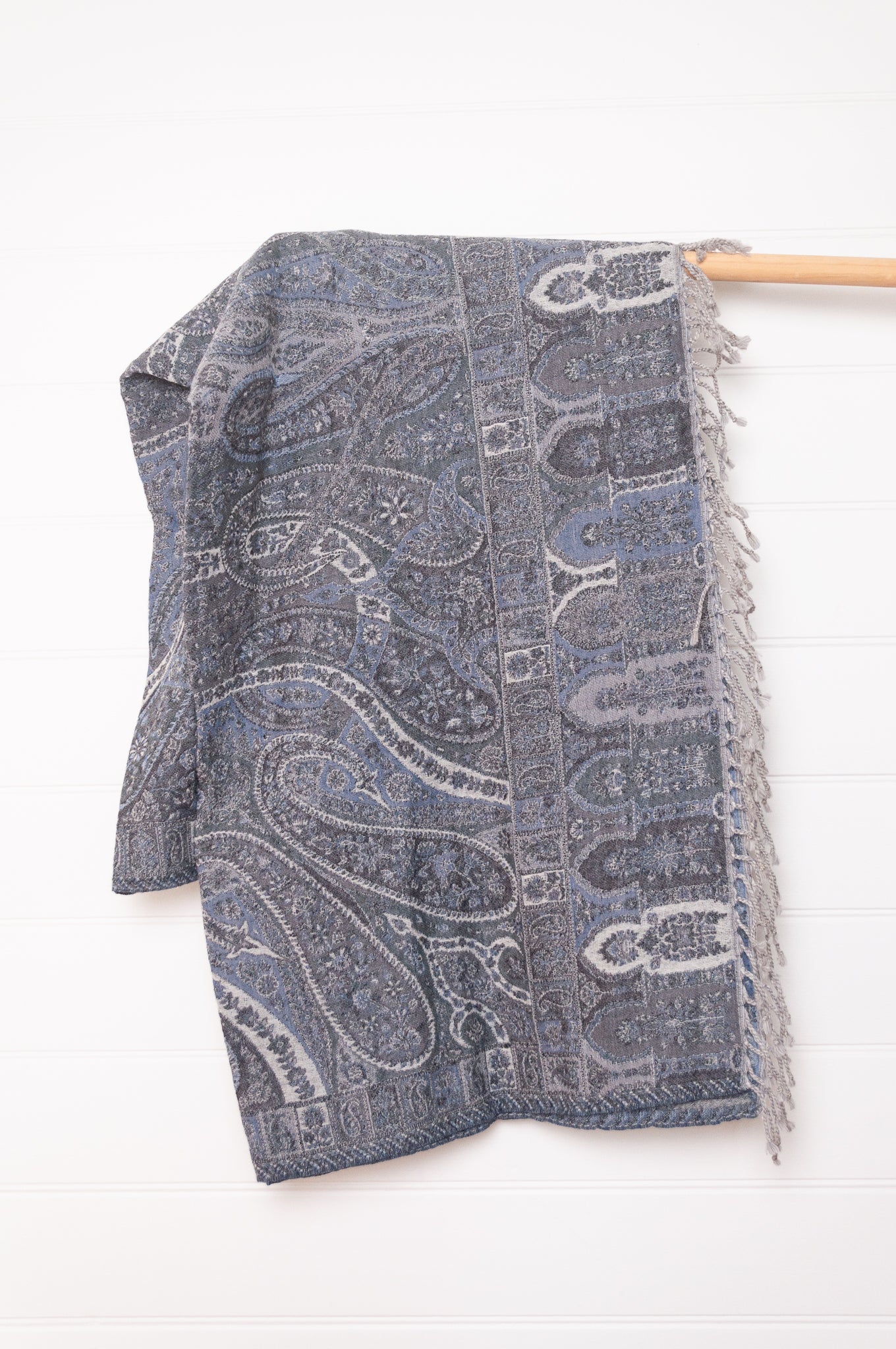 Tasseled wool throw - silver paisley