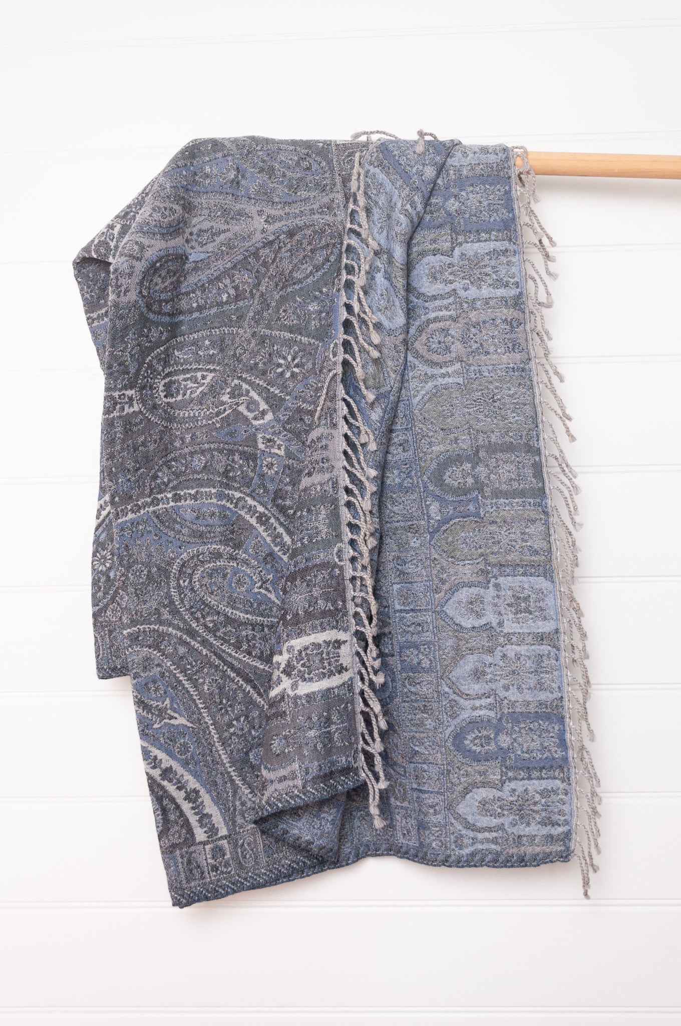 Tasseled wool throw - silver paisley