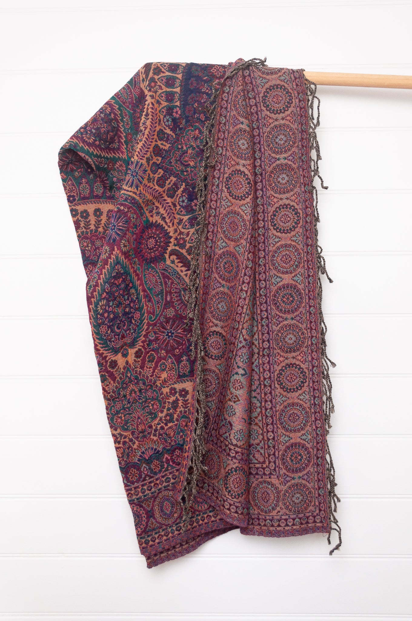 Tasseled wool throw - amethyst daisy