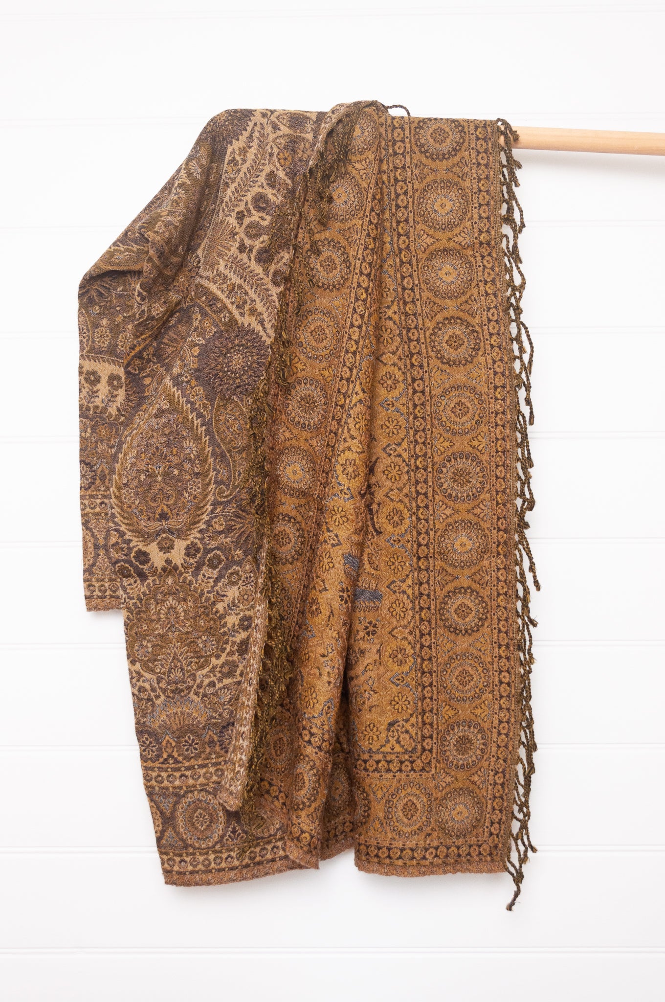 Tasseled wool throw - olive daisy