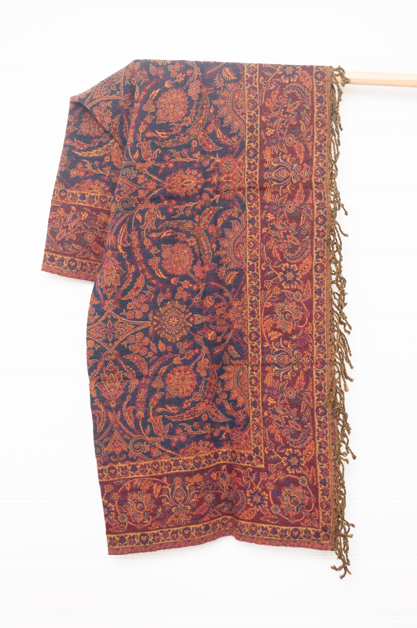 Juniper Hearth pure wool paisley and floral taseeled throw rug in purple and lilac.