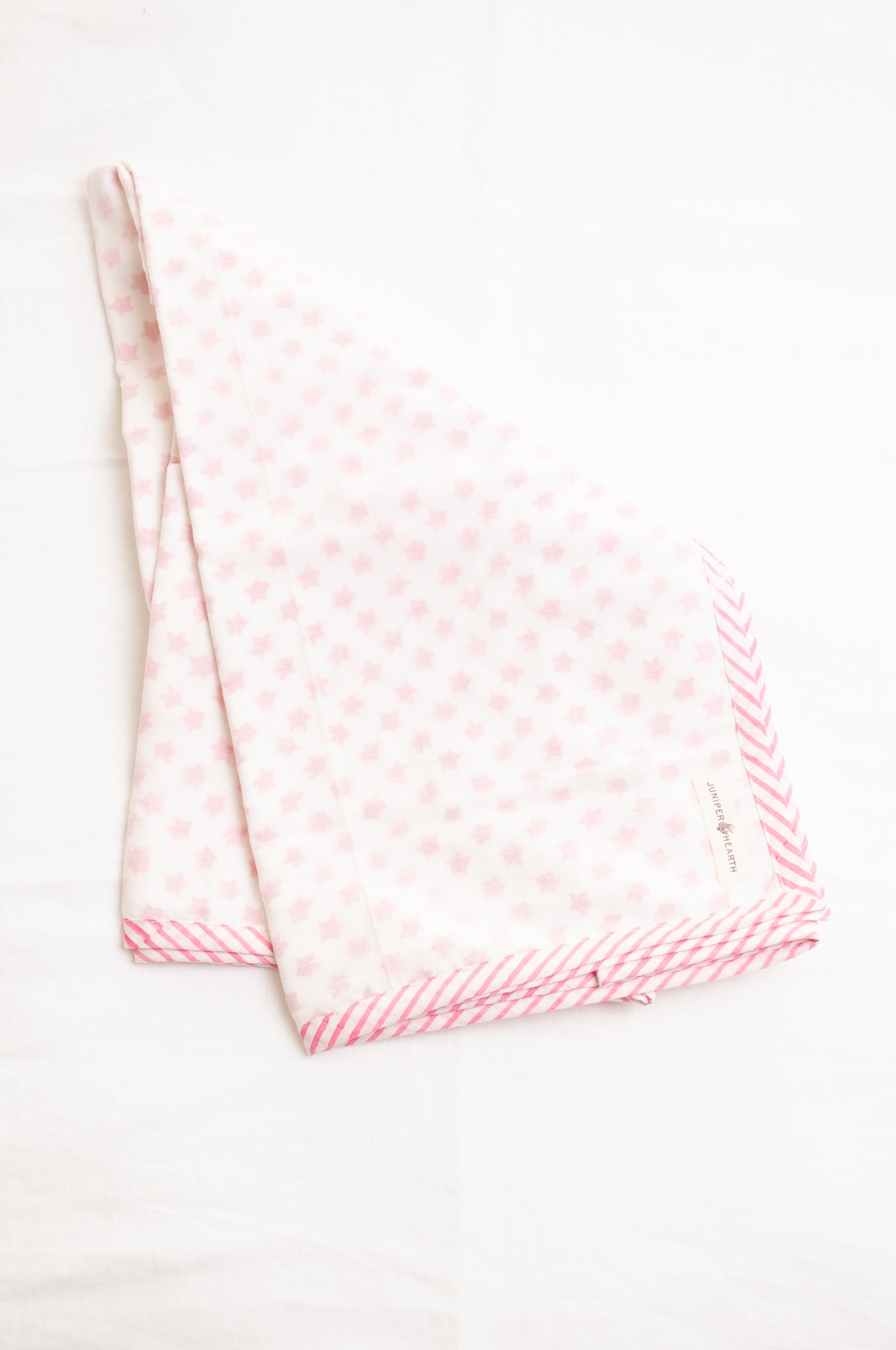 Baby dohar cot size cotton muslin block print pink stars on white.