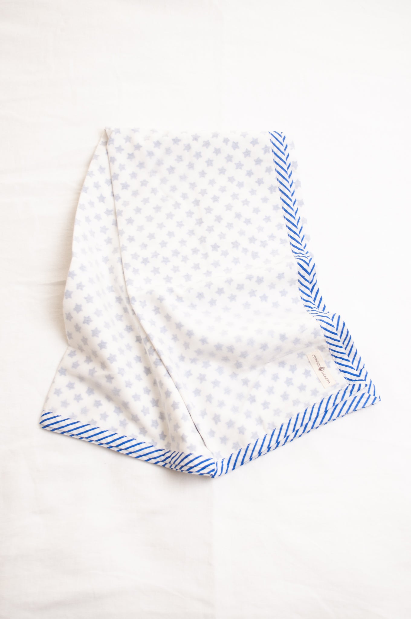 Baby dohar cot size cotton muslin block print blue stars on white.