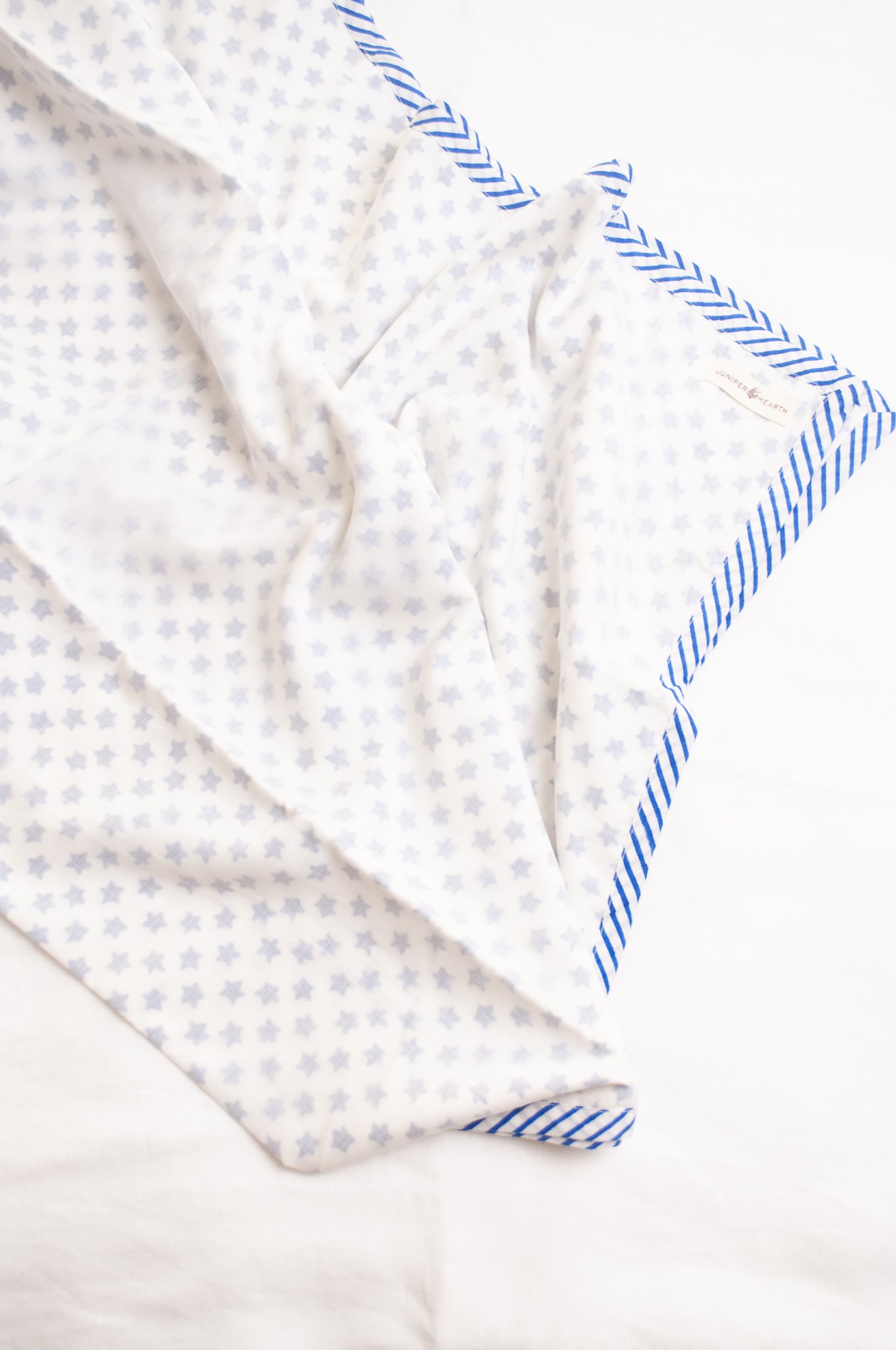 Baby dohar cot size cotton muslin block print blue stars on white.