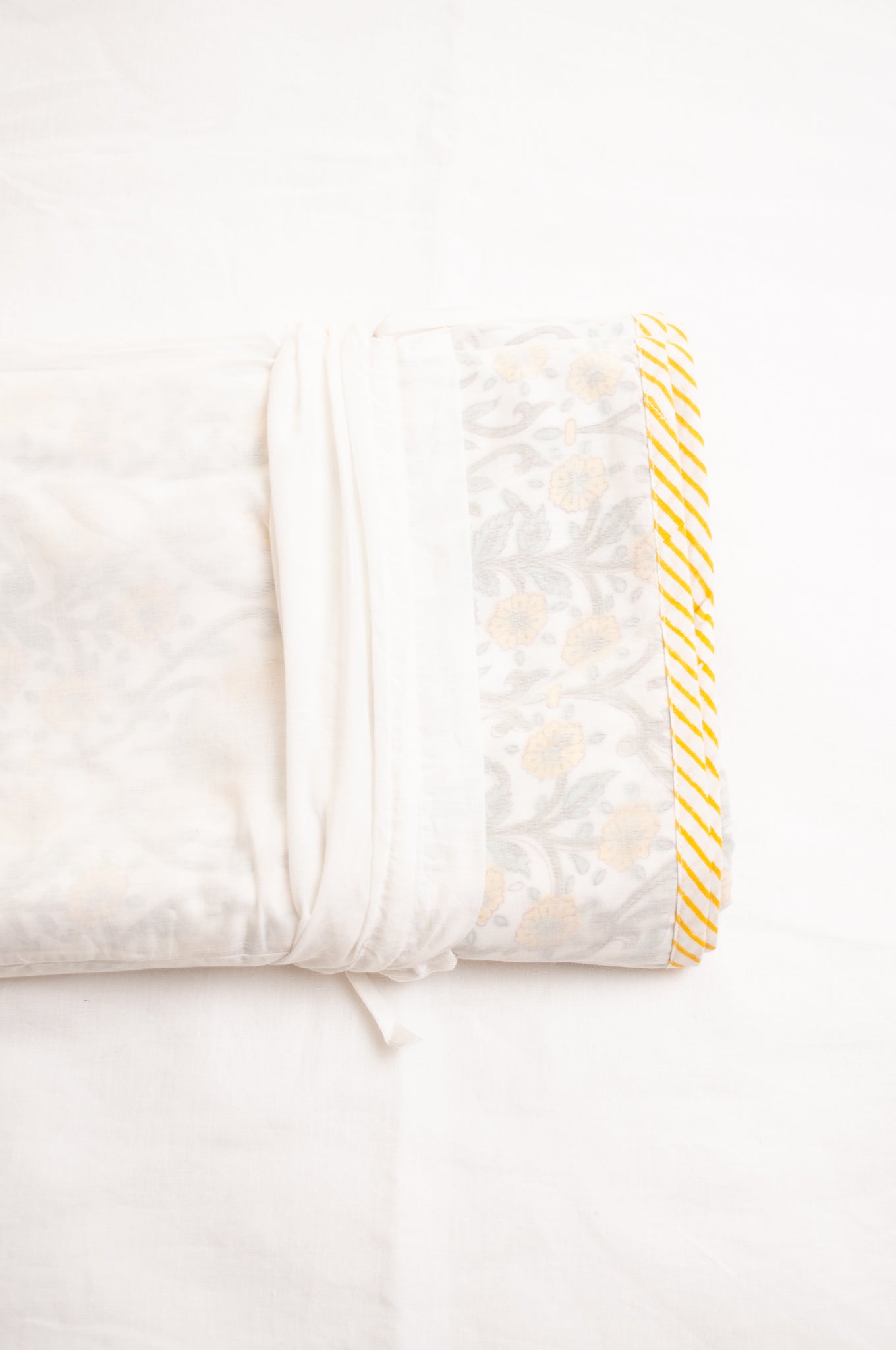 Yellow and whtie floral muslin blockprint dohar summer quilt.