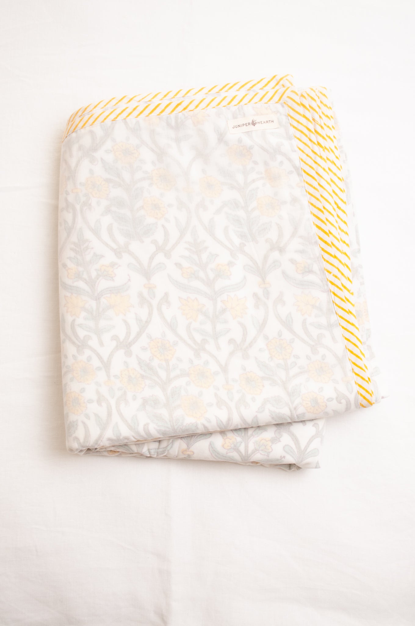 Yellow and whtie floral muslin blockprint dohar summer quilt.