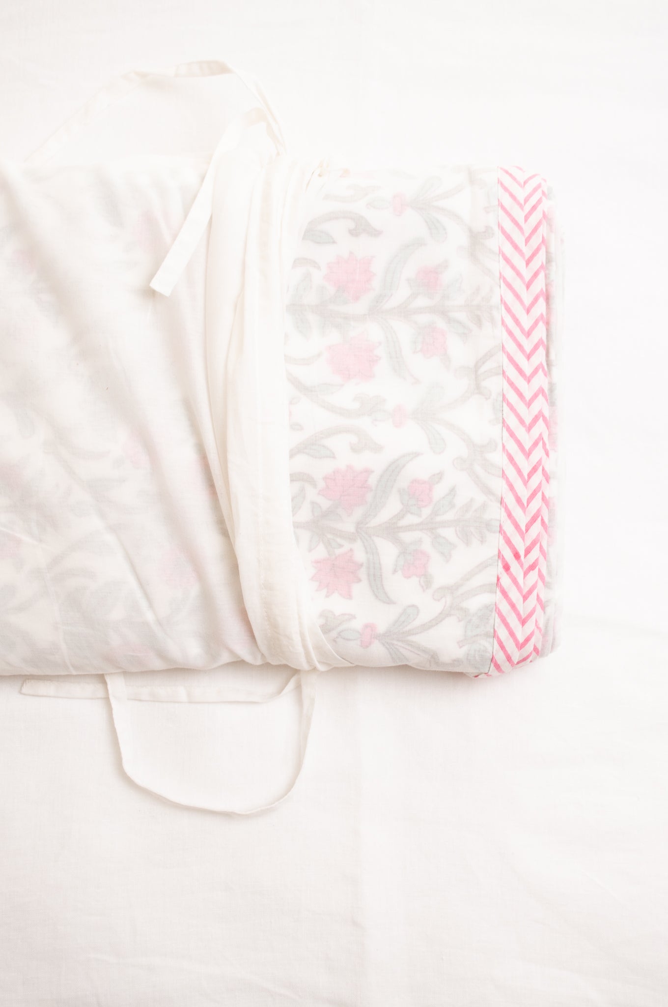 Pink and whtie floral muslin blockprint dohar summer quilt.