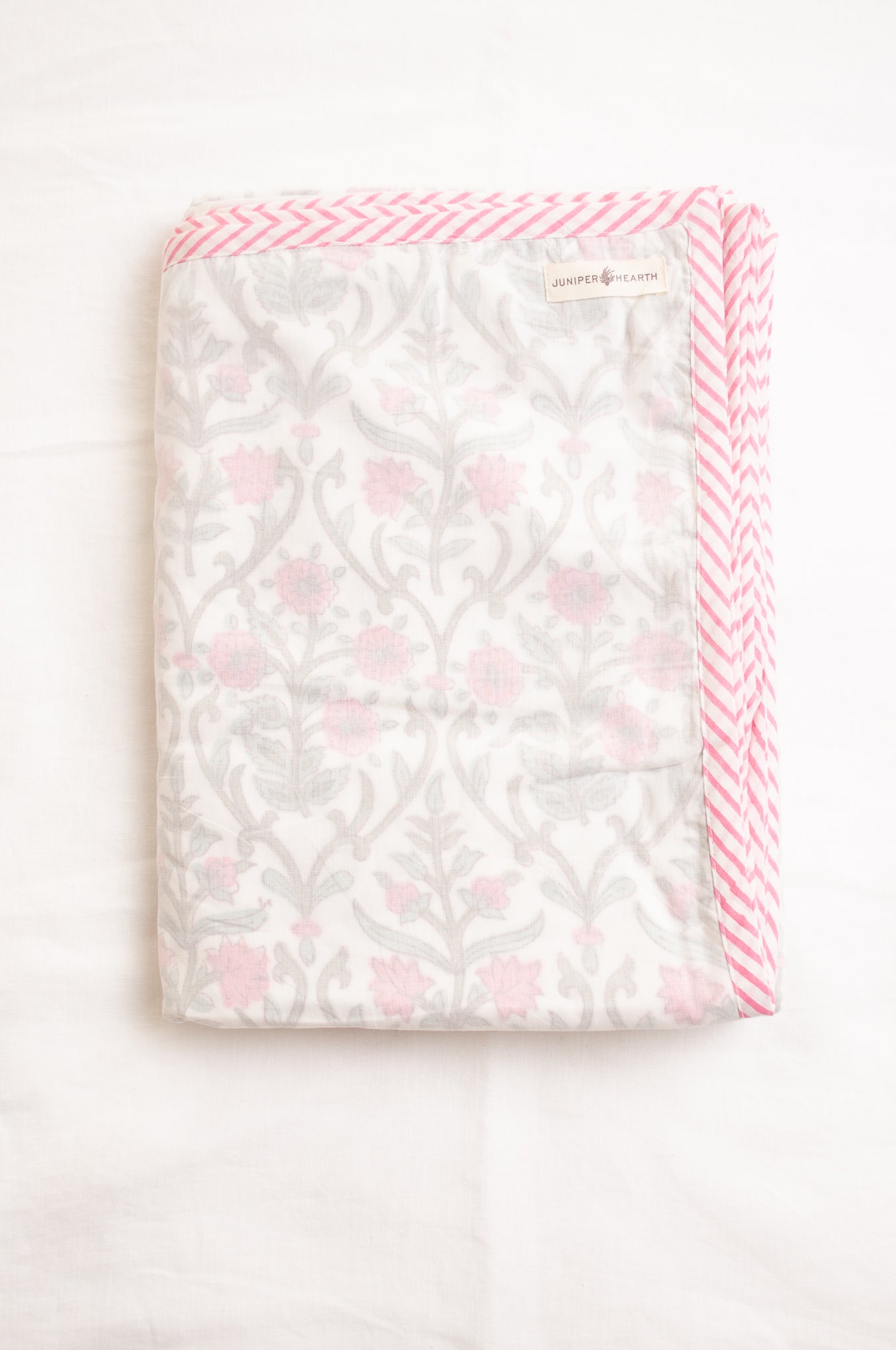 Pink and whtie floral muslin blockprint dohar summer quilt.