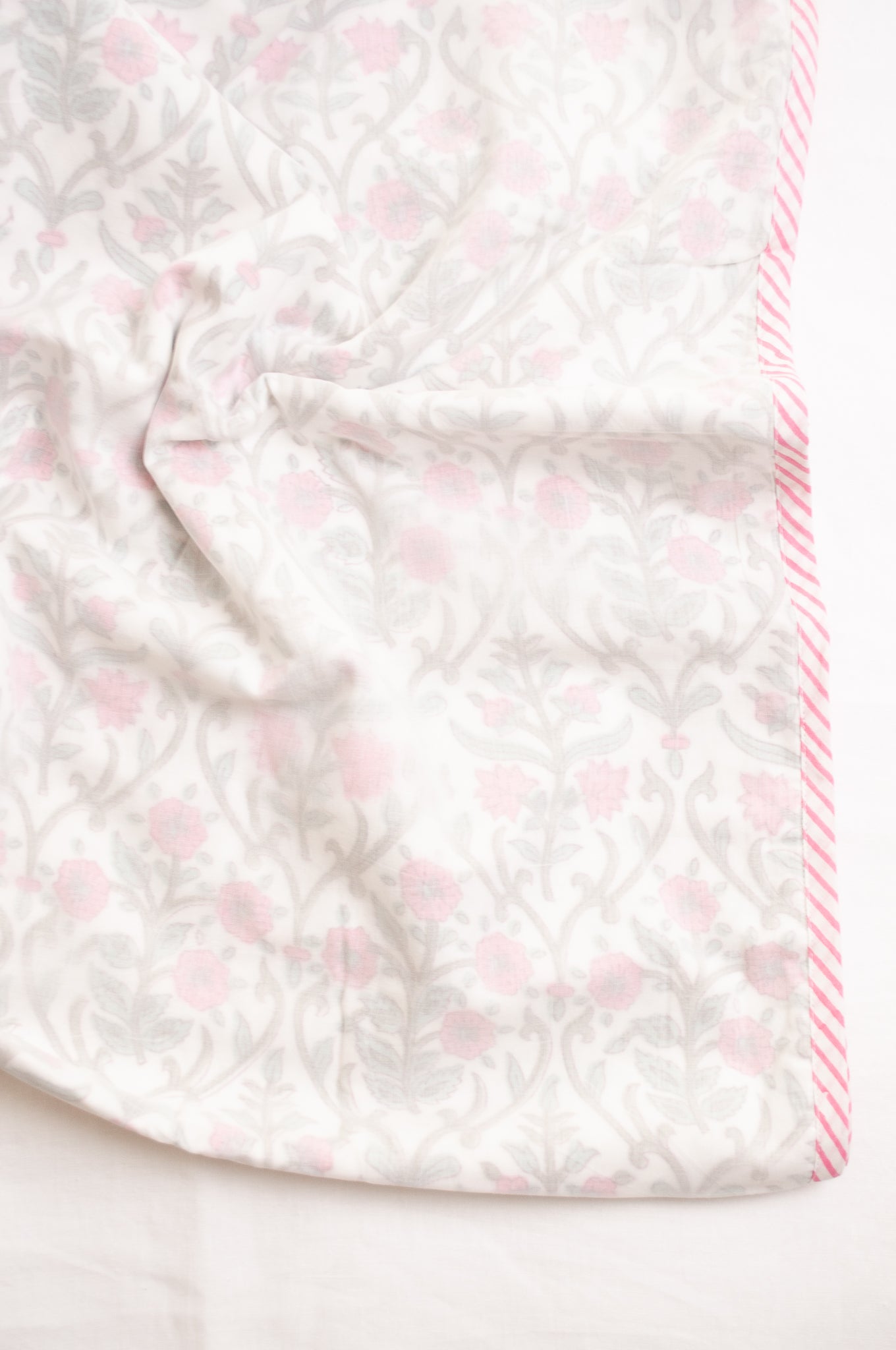 Pink and whtie floral muslin blockprint dohar summer quilt.