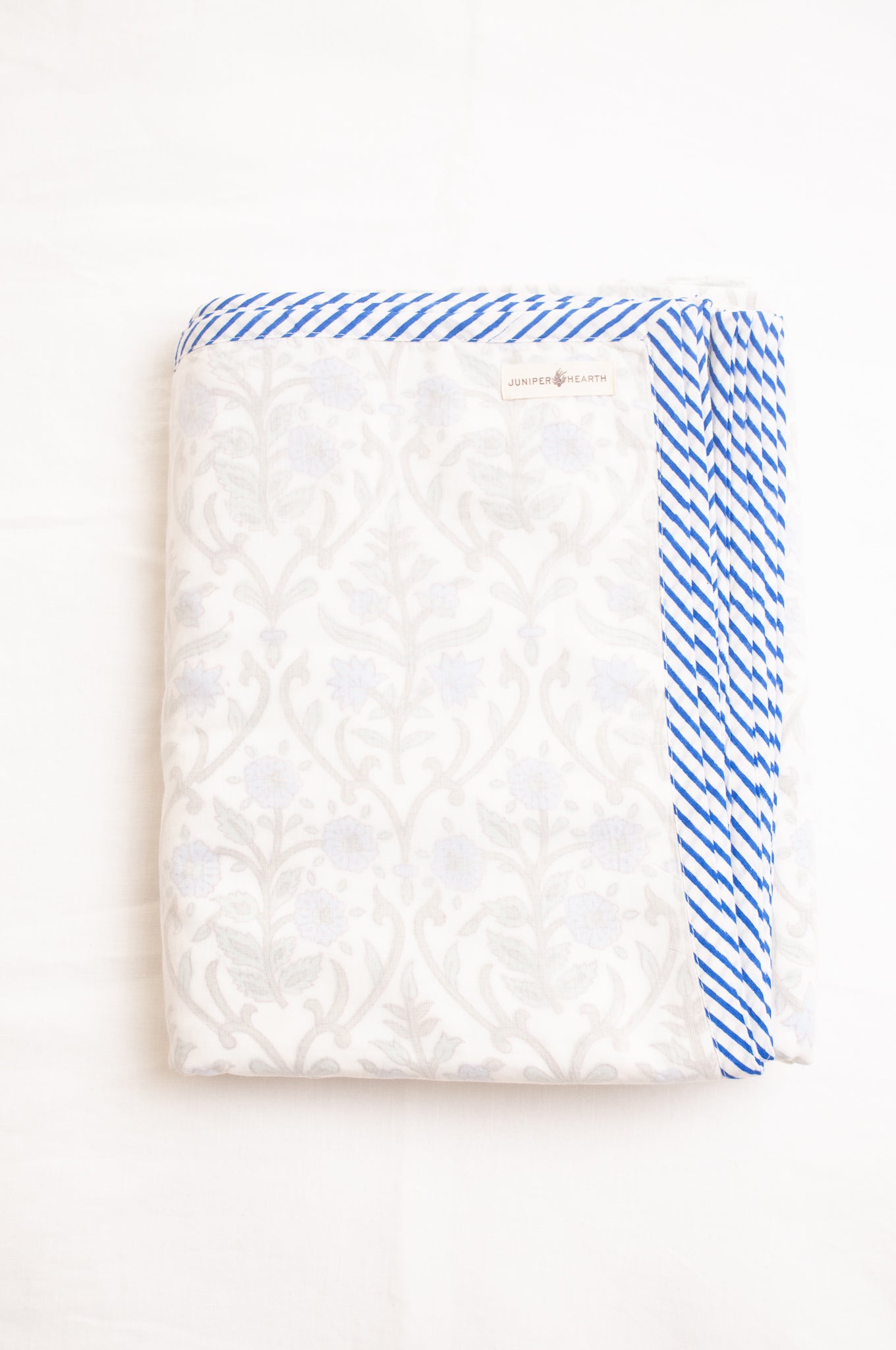 Blue and whtie floral muslin blockprint dohar summer quilt.