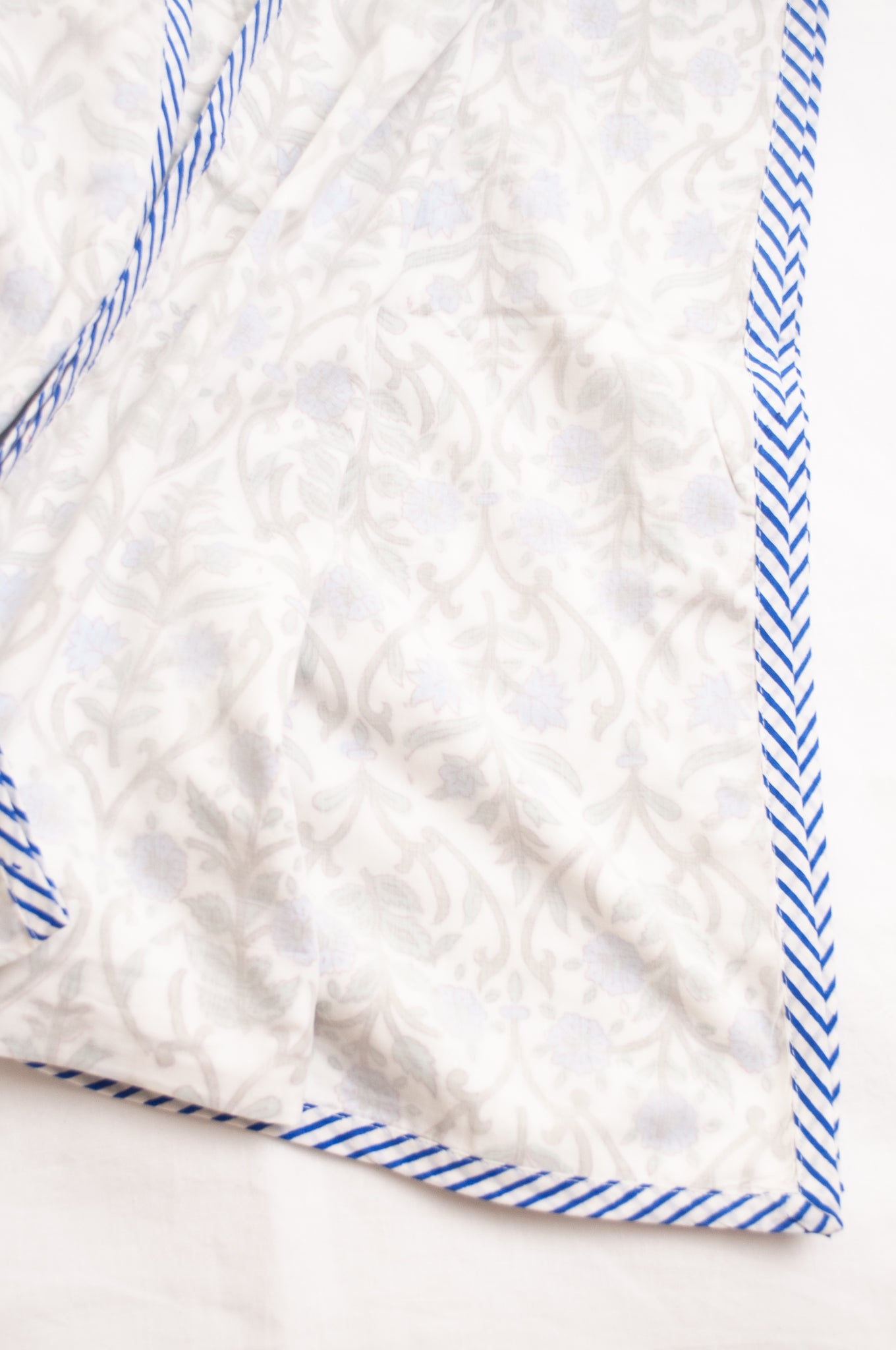 Blue and whtie floral muslin blockprint dohar summer quilt.