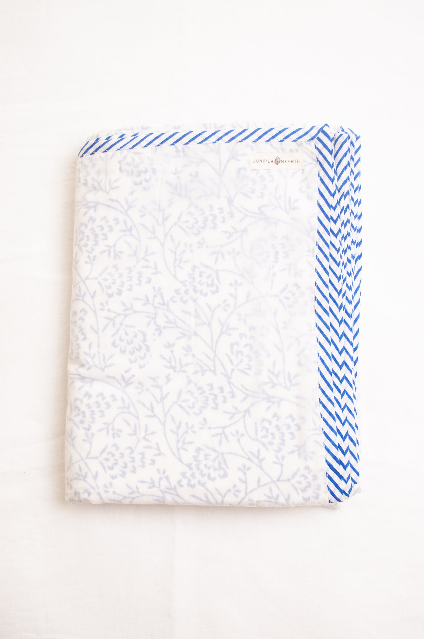 Blue and whtie floral muslin blockprint dohar summer quilt.