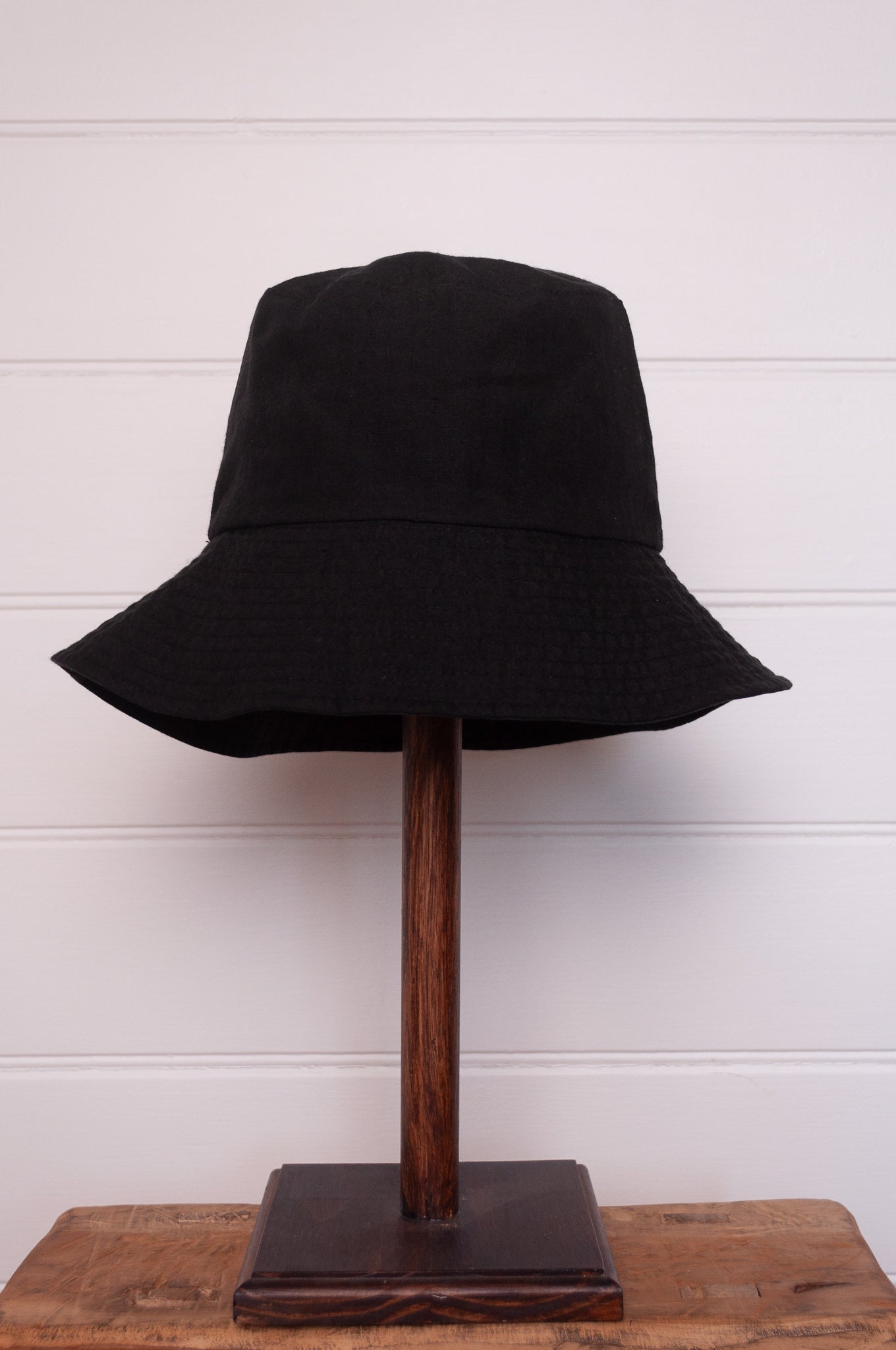 PCNQ Luna made in Japan black foldable linen fabric bucket hat.