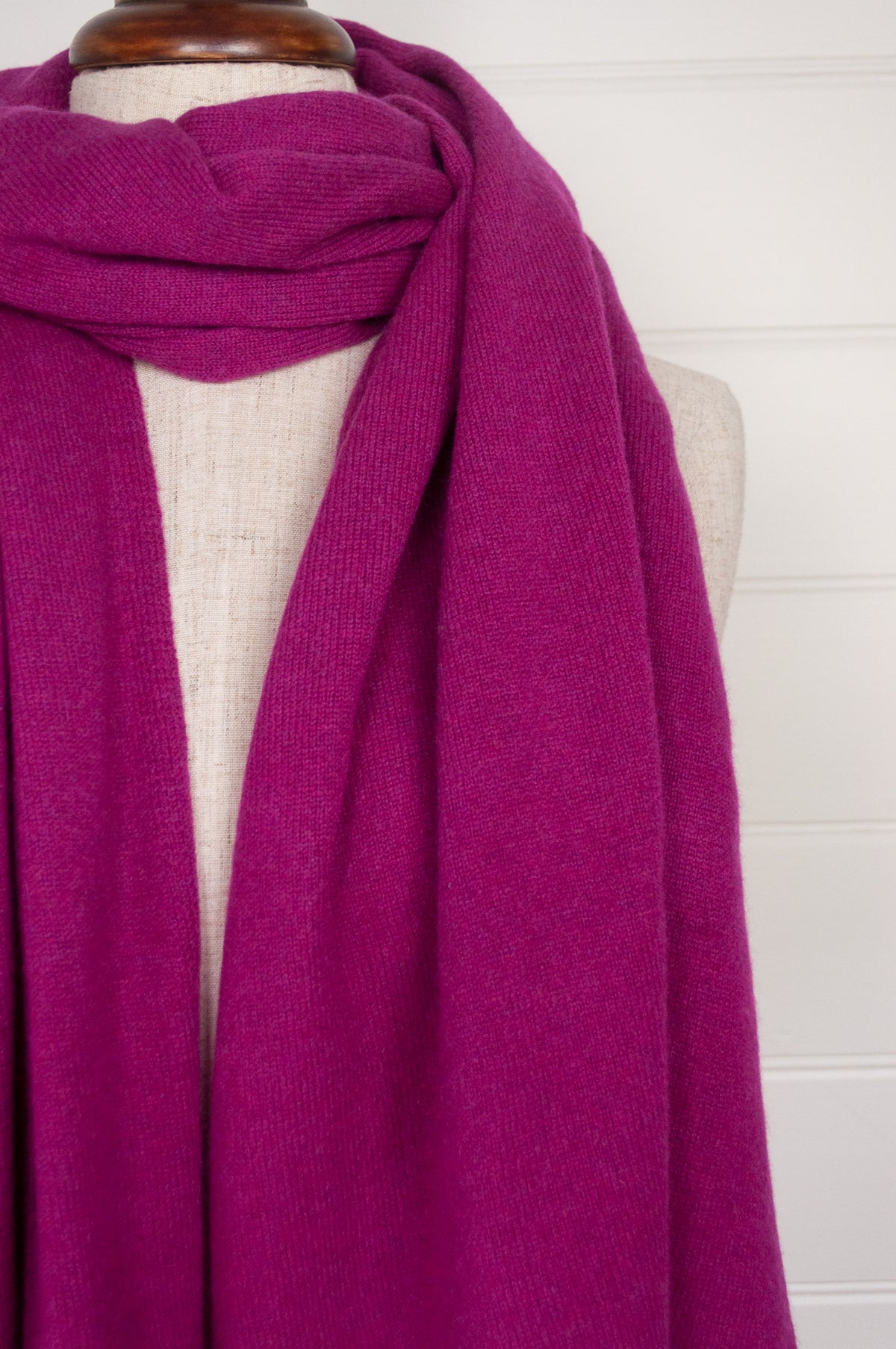 Juniper Hearth cosy cashmere scarf - magenta