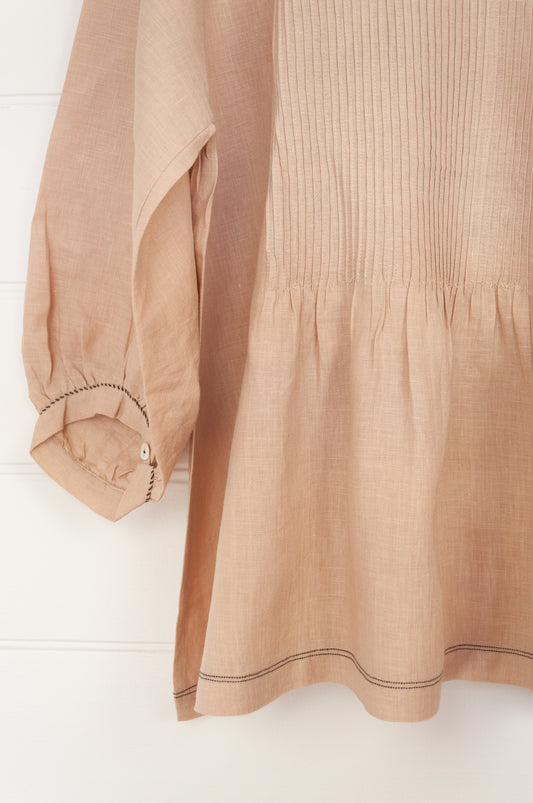 DVE Anisha pintucked three quarter sleeve top in chai tea linen.