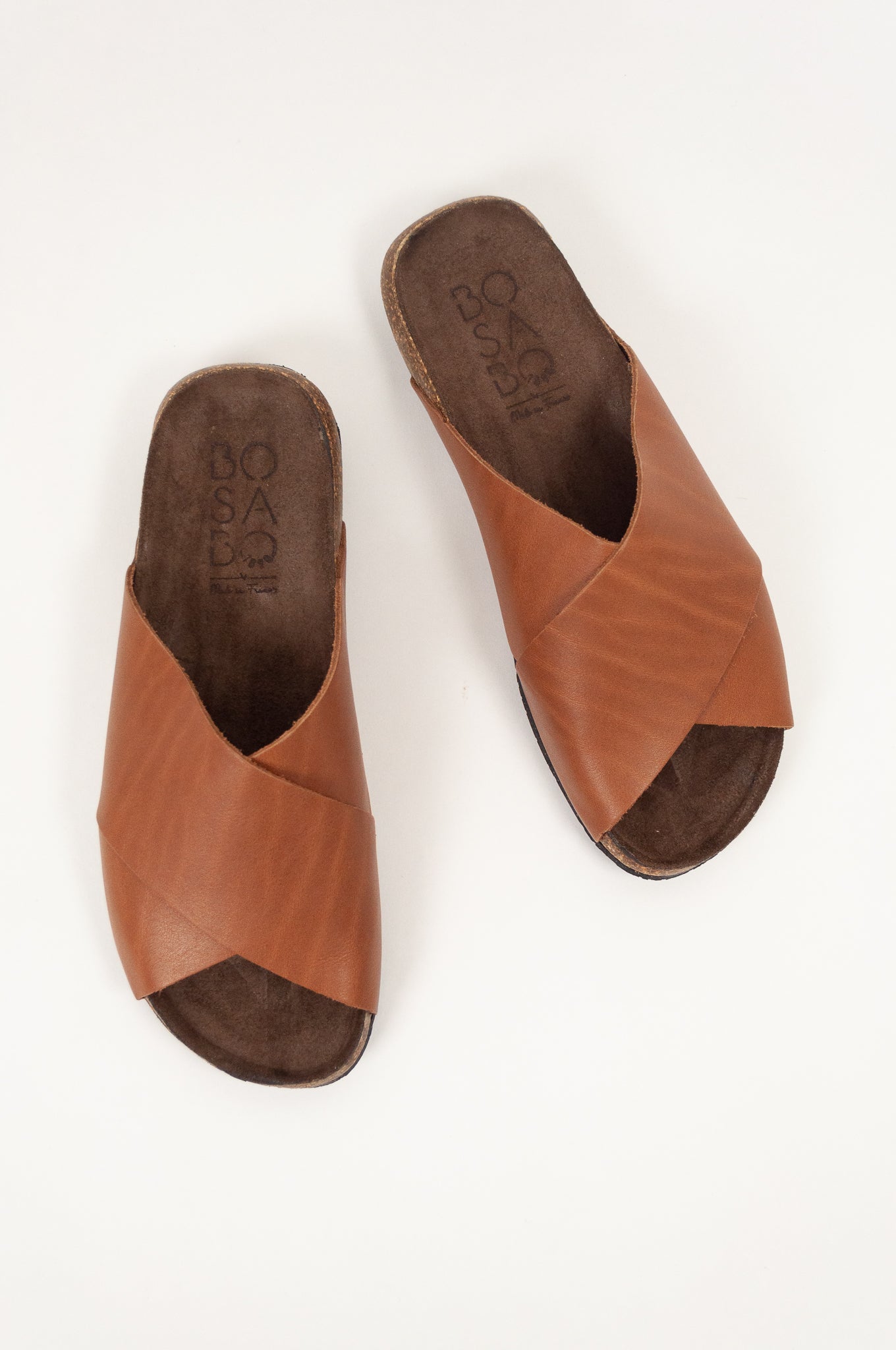 Handmade in france BOsabo leather and natural cork crossover slide.
