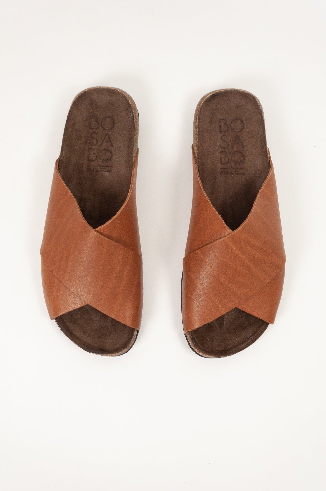 Handmade in france BOsabo leather and natural cork crossover slide.