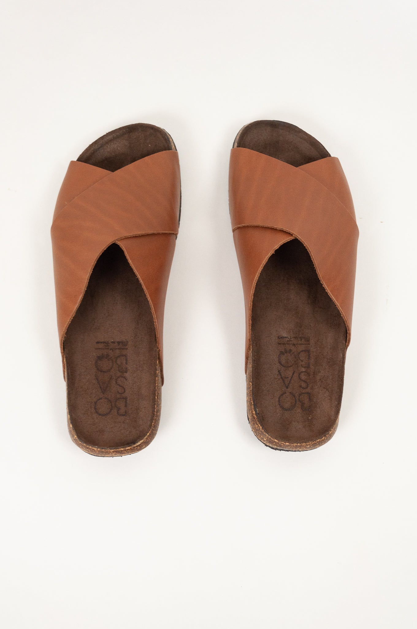 Handmade in france BOsabo leather and natural cork crossover slide.