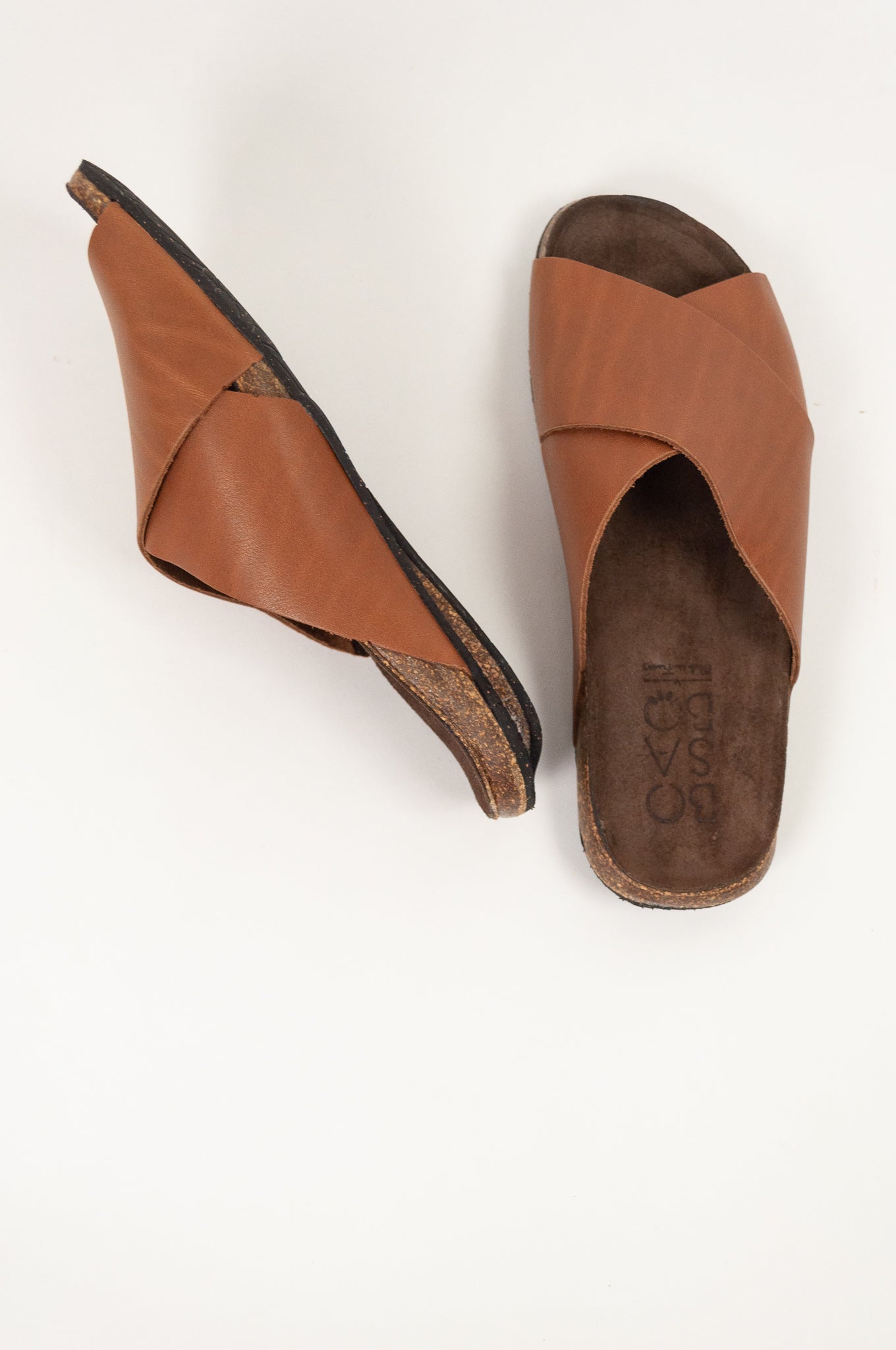 Handmade in france BOsabo leather and natural cork crossover slide.