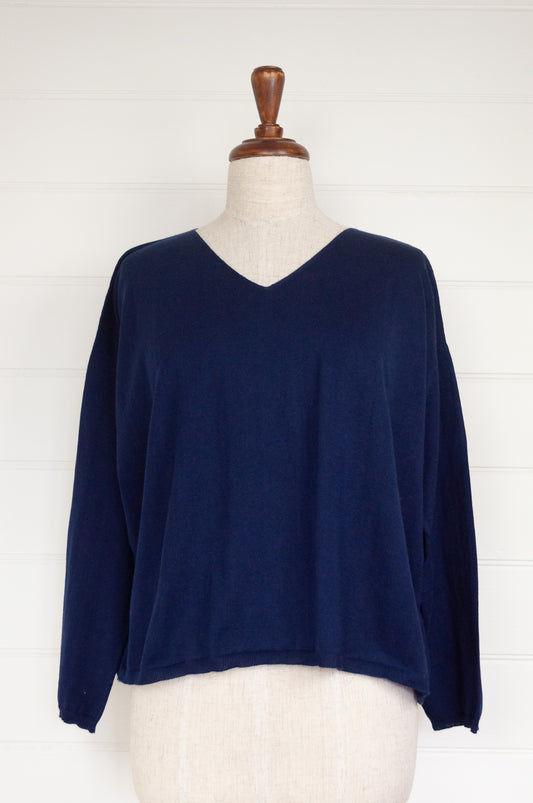 Cotton and cashmere one size easy fit V-neck sweater in  navy blue.