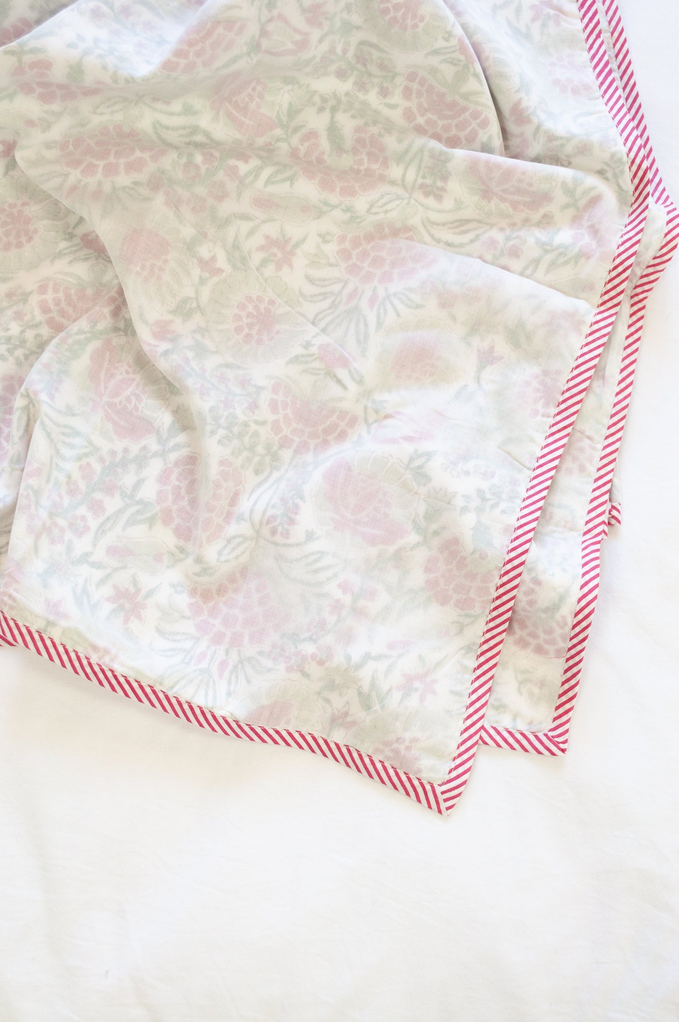 Pure cotton muslin dohar with blockprinted centre in red and green floral carnation design.