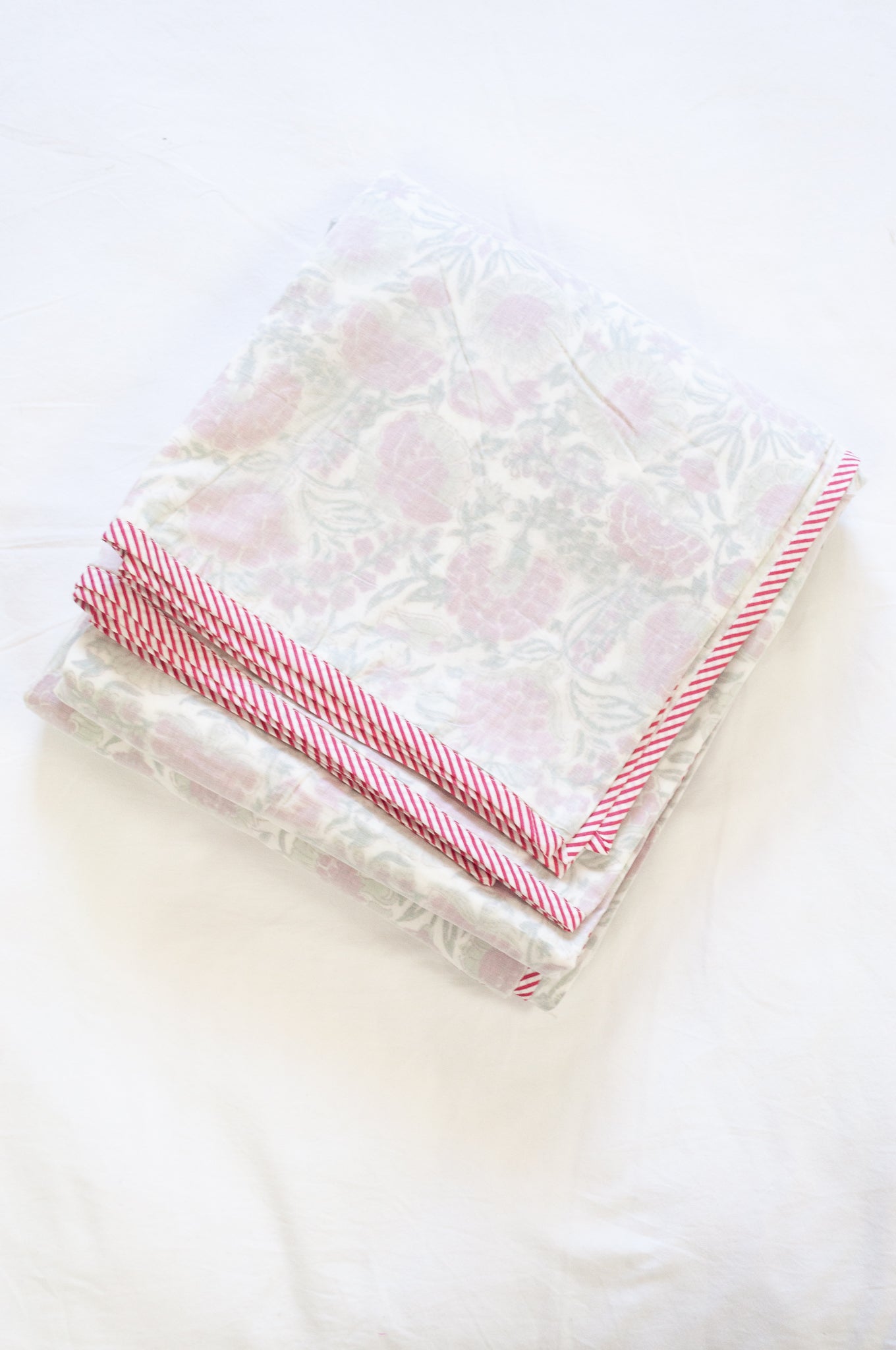Pure cotton muslin dohar with blockprinted centre in red and green floral carnation design.