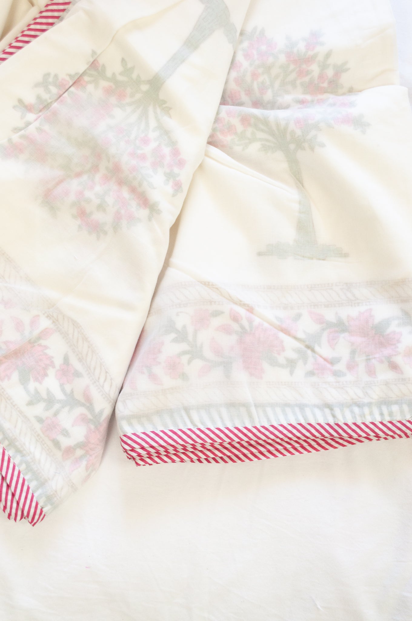 Pure cotton muslin dohar three layers with blockprint design in Moghul floral emblem print, pink flowered trees..