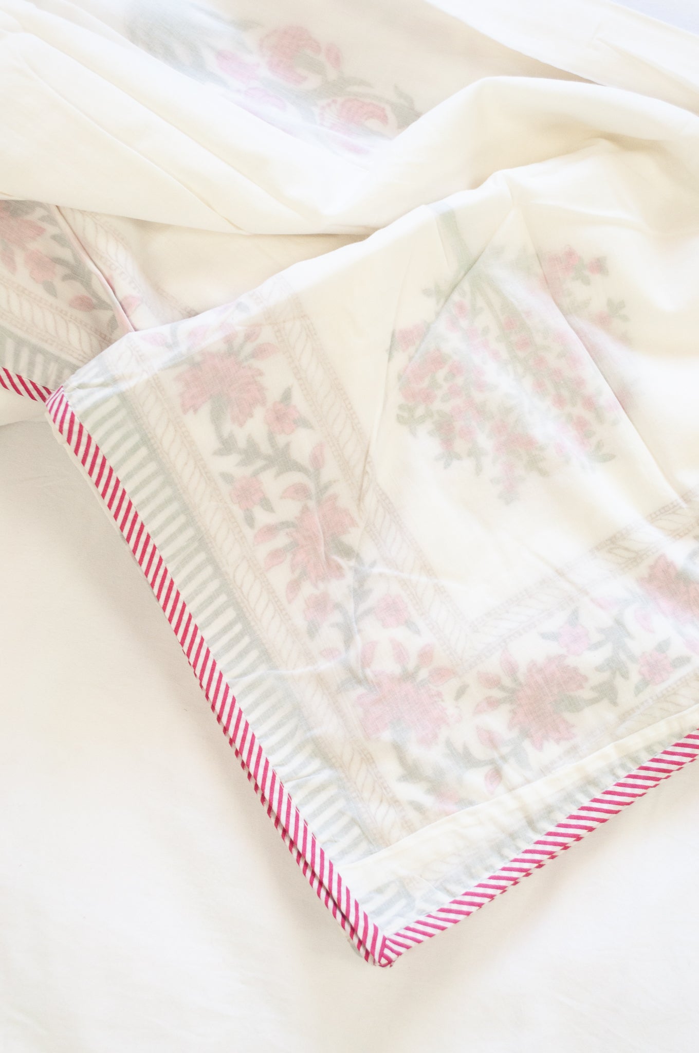 Pure cotton muslin dohar three layers with blockprint design in Moghul floral emblem print, pink flowered trees..