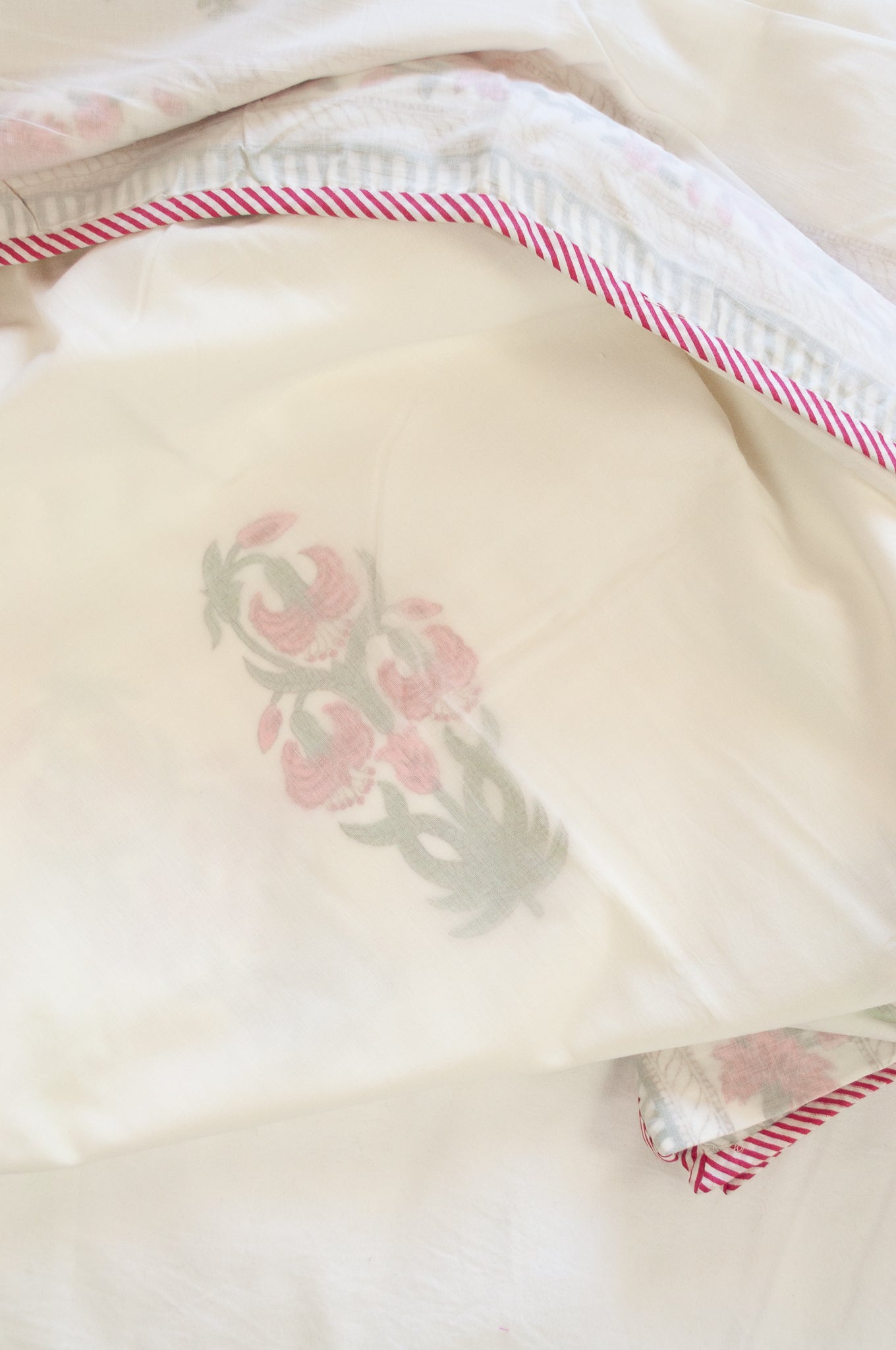 Pure cotton muslin dohar three layers with blockprint design in Moghul floral emblem print, pink flowered trees..