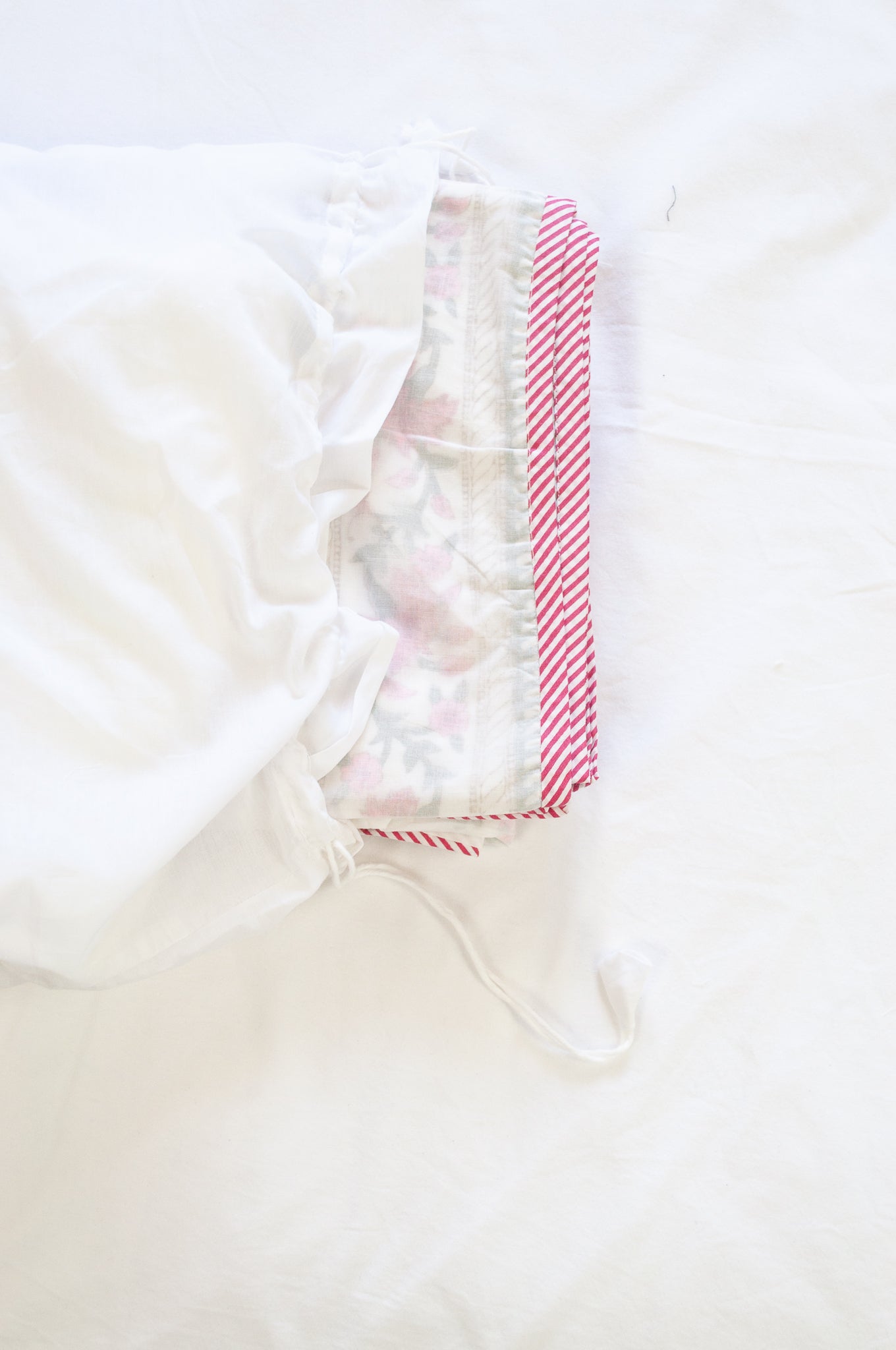 Pure cotton muslin dohar three layers with blockprint design in Moghul floral emblem print, pink flowered trees..