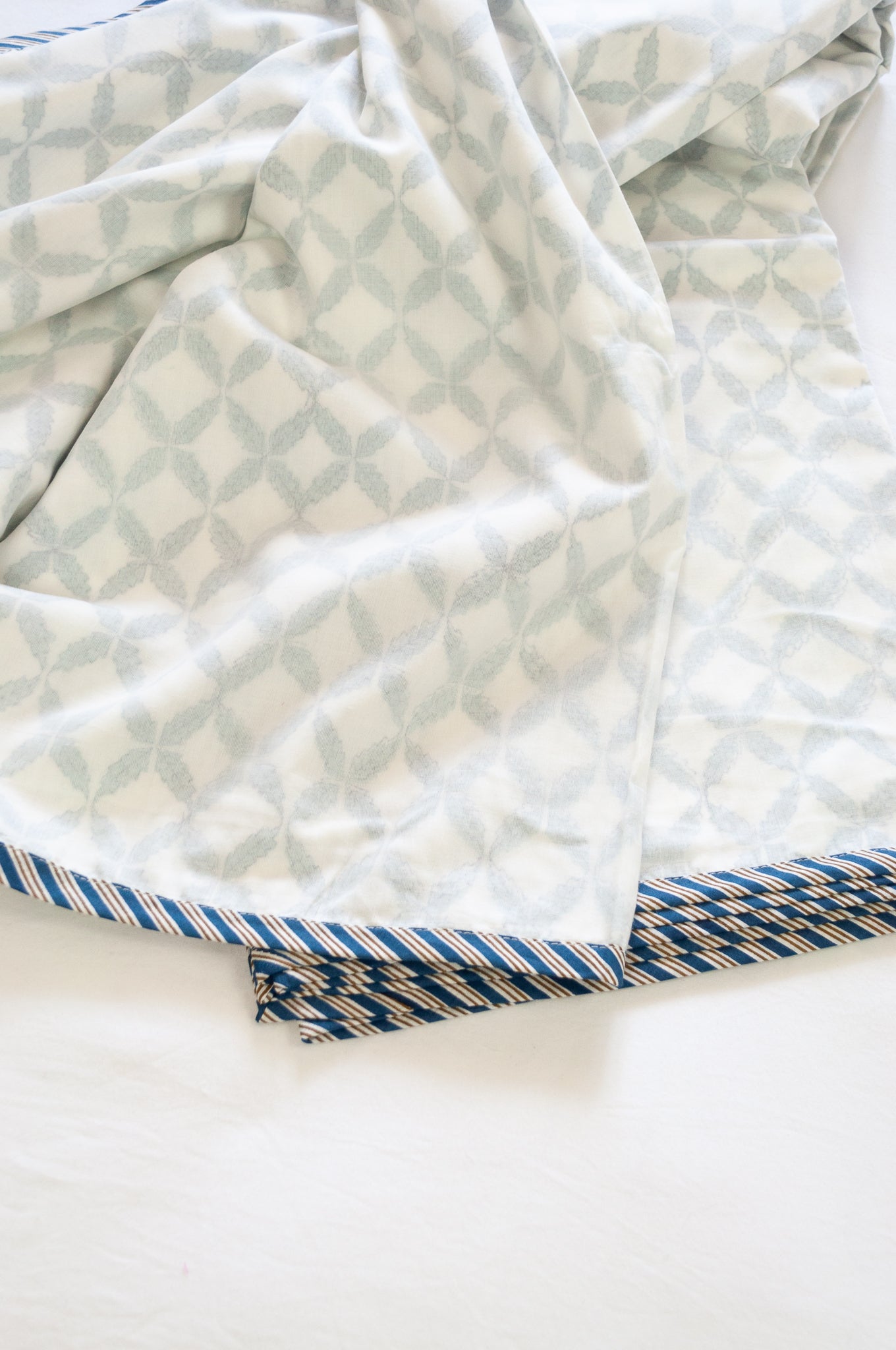Pure cotton muslin dohar with blockprinted centre in pewter silver grey lattice design.