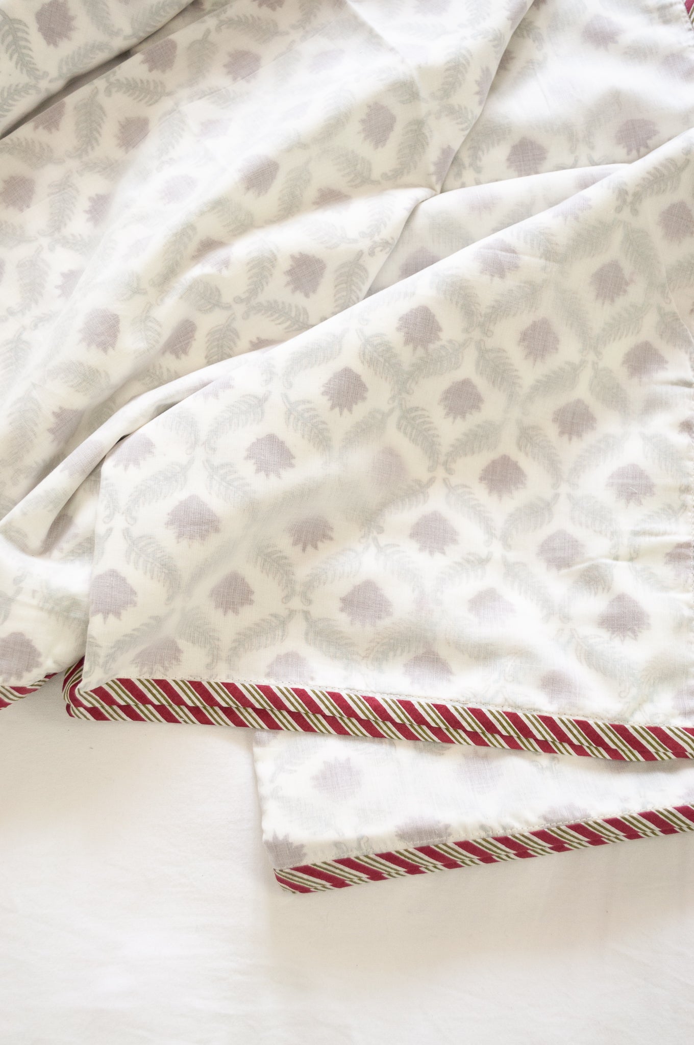 Pure cotton muslin dohar with blockprinted centre in red floral with pewter silver grey lattice design.