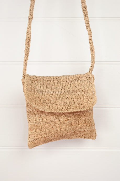 Small cross body knitted bag in natural raffia. Sophie Digard.