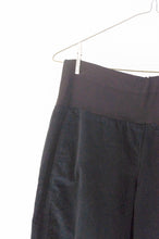 Load image into Gallery viewer, Valia Superfine cotton corduroy Sydney pants in black.