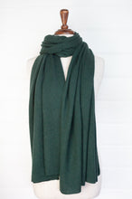 Load image into Gallery viewer, Cosy cashmere scarf in deep bottle green.