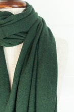 Load image into Gallery viewer, Cosy cashmere scarf in deep bottle green.