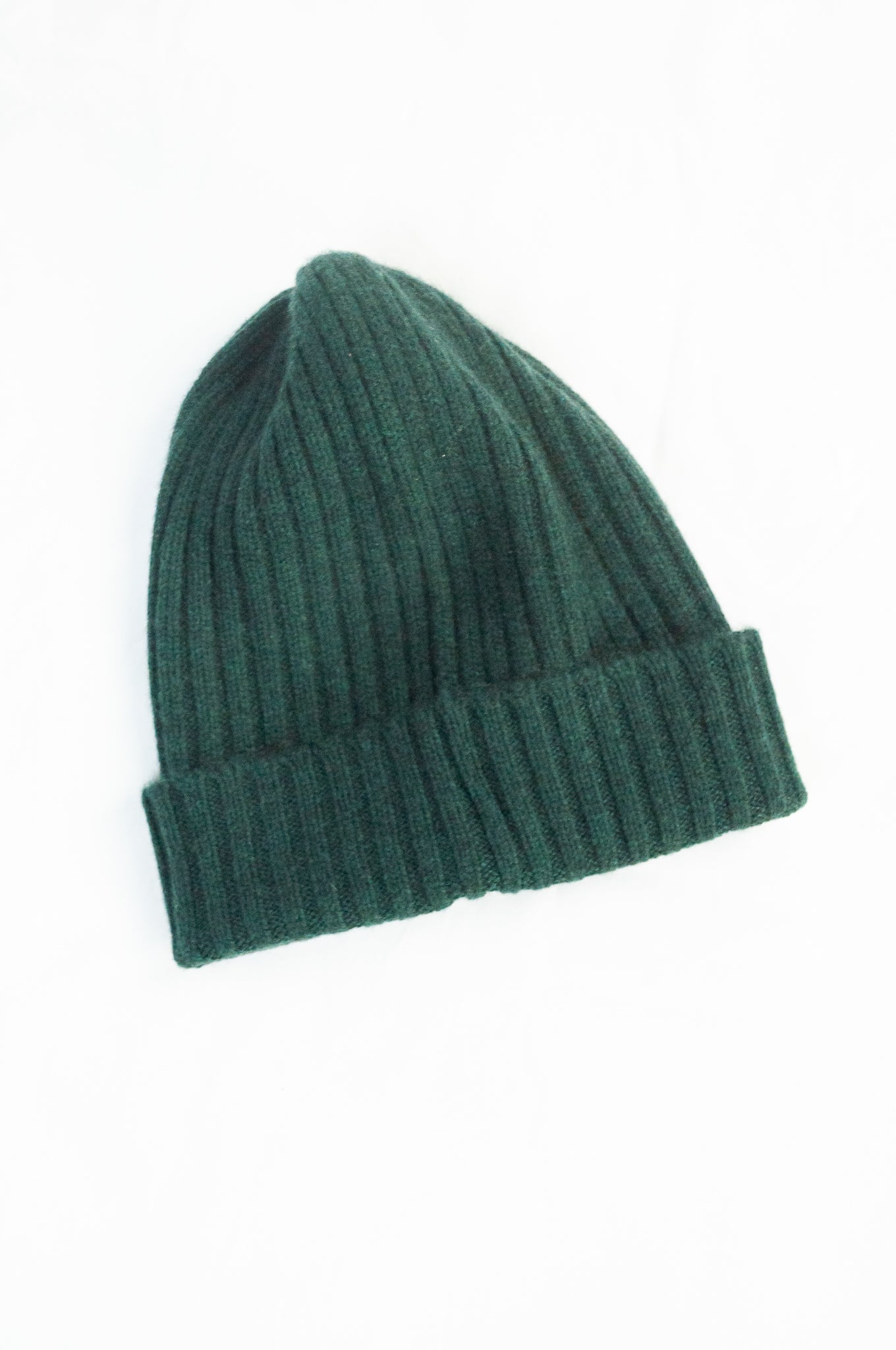 Juniper Hearth 100% cashmere ribbed knitted beanie in bottle green.