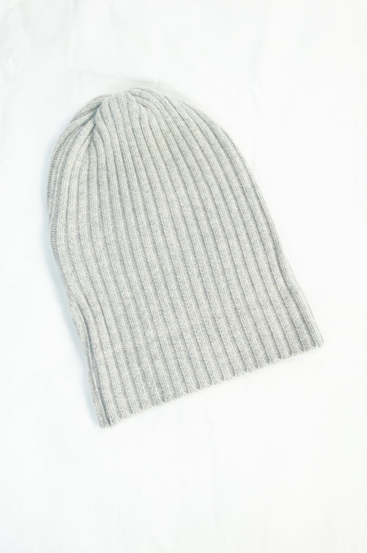 Juniper Hearth 100% pure cashmere ribbed beanie in light ash grey.