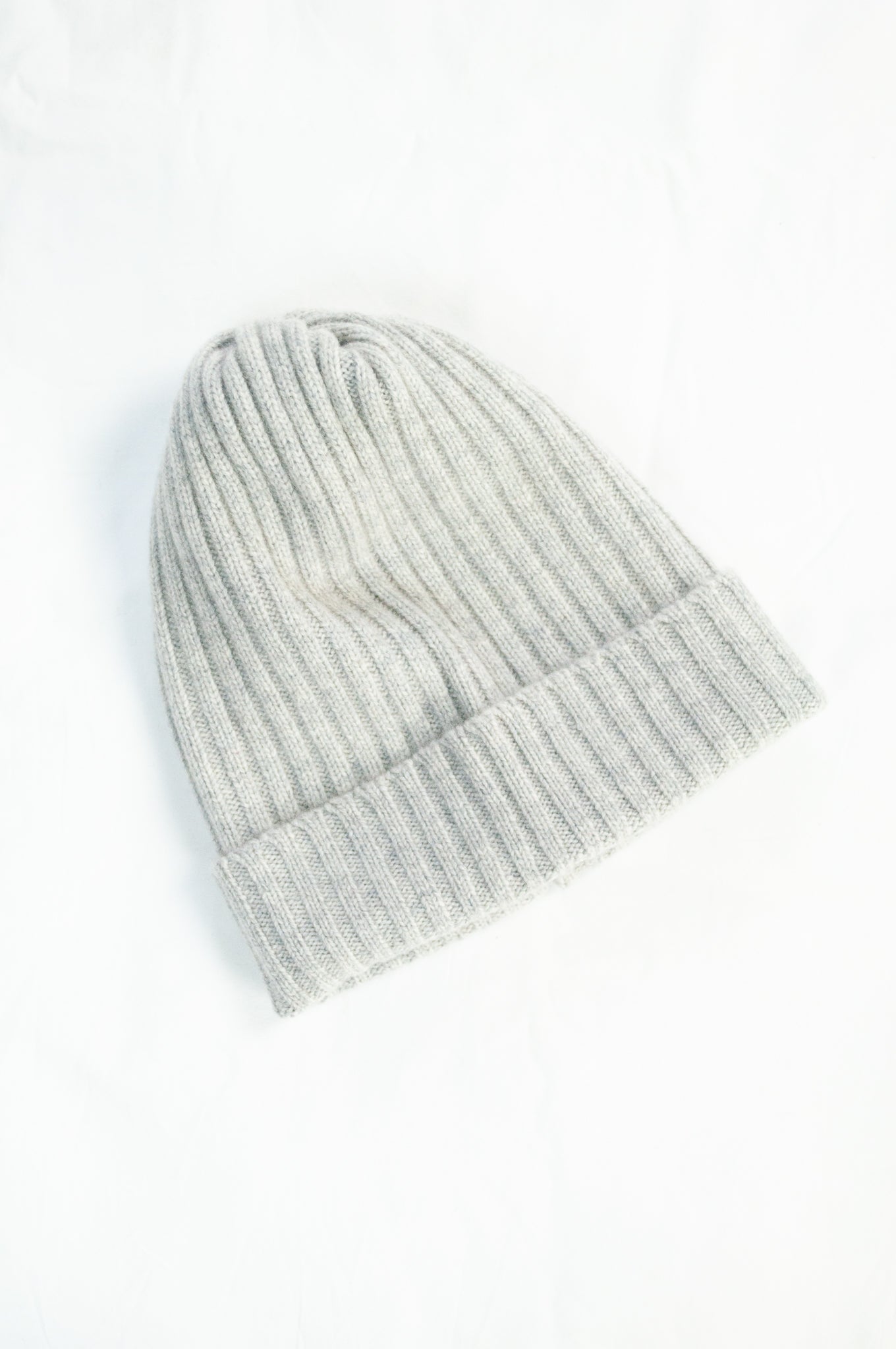 Juniper Hearth 100% pure cashmere ribbed beanie in light ash grey.