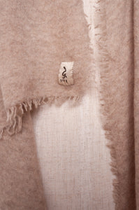 DVE knitted cashmere scarf in natural beige, fine knit with fringing.